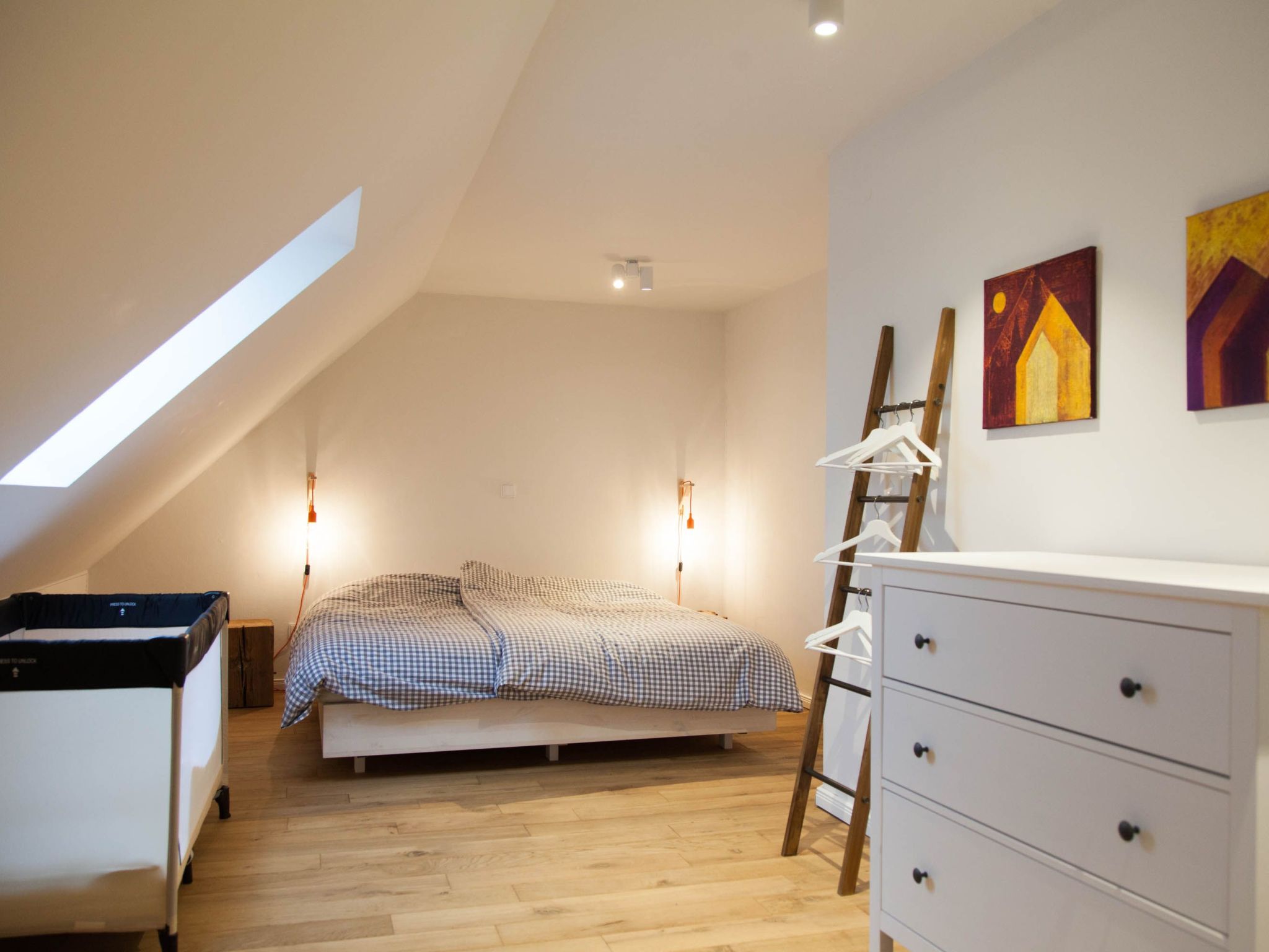 Hochwertige, helle FeWo mit Meerblick am Deich-Image-tags.info