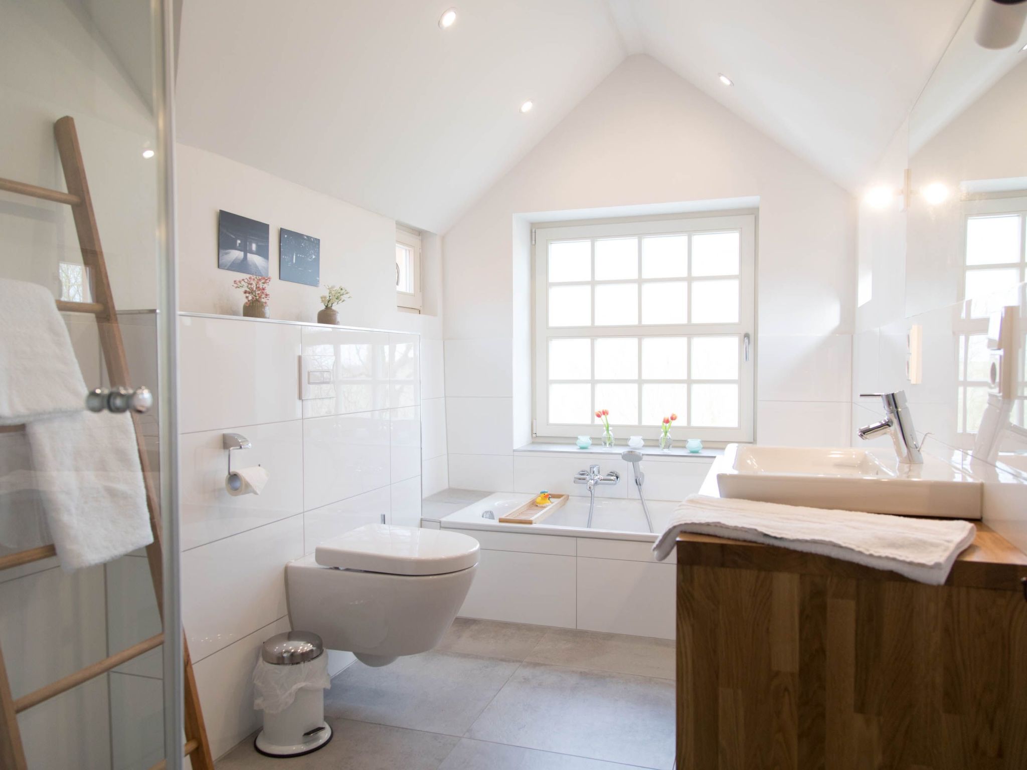 Hochwertige, helle FeWo mit Meerblick am Deich-Image-tags.info