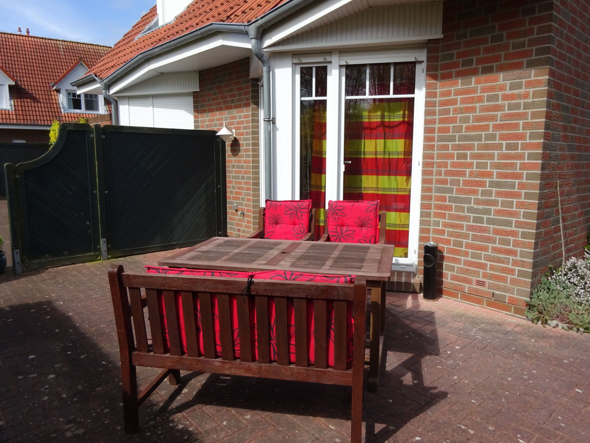 Komfortable Doppelhaushälfte und großem Garten-Binnen