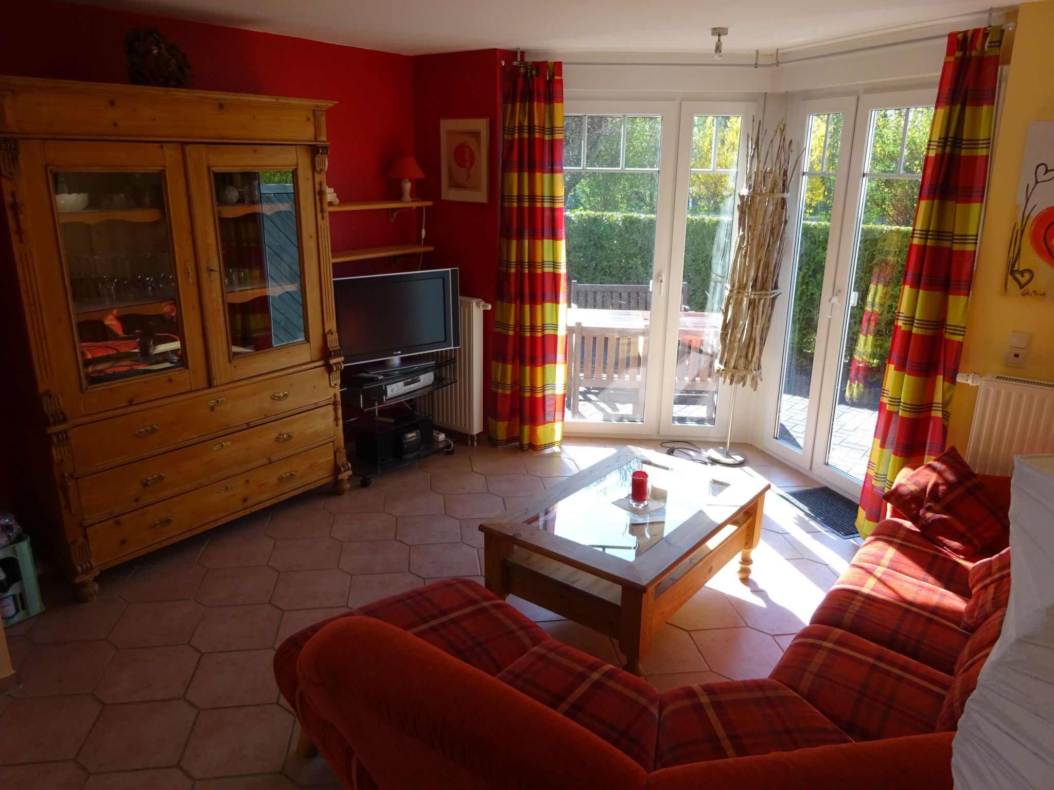 Komfortable Doppelhaushälfte und großem Garten-Binnen