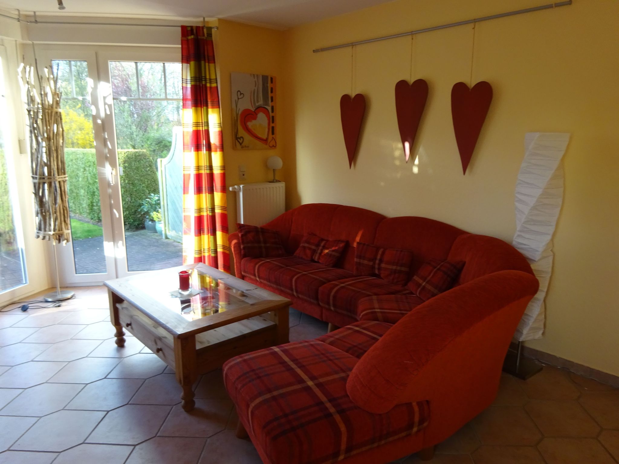 Komfortable Doppelhaushälfte und großem Garten-Binnen