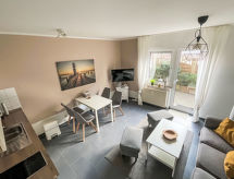 Appartement met eigen terras en weids uitzicht nabij strand Nessmersiel - thumbnail 2