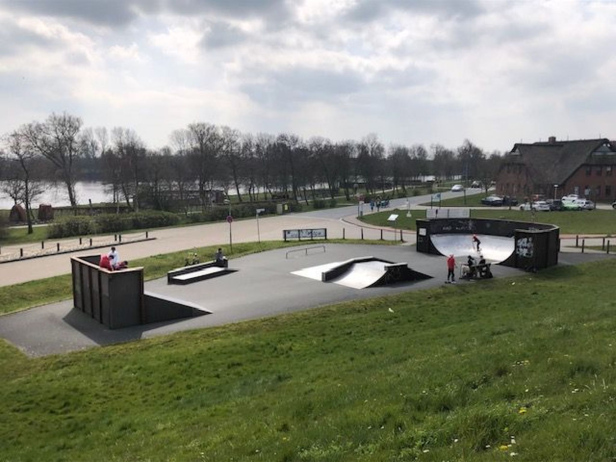 Mit Südwestterrasse mit Stellplatz-Drinnen