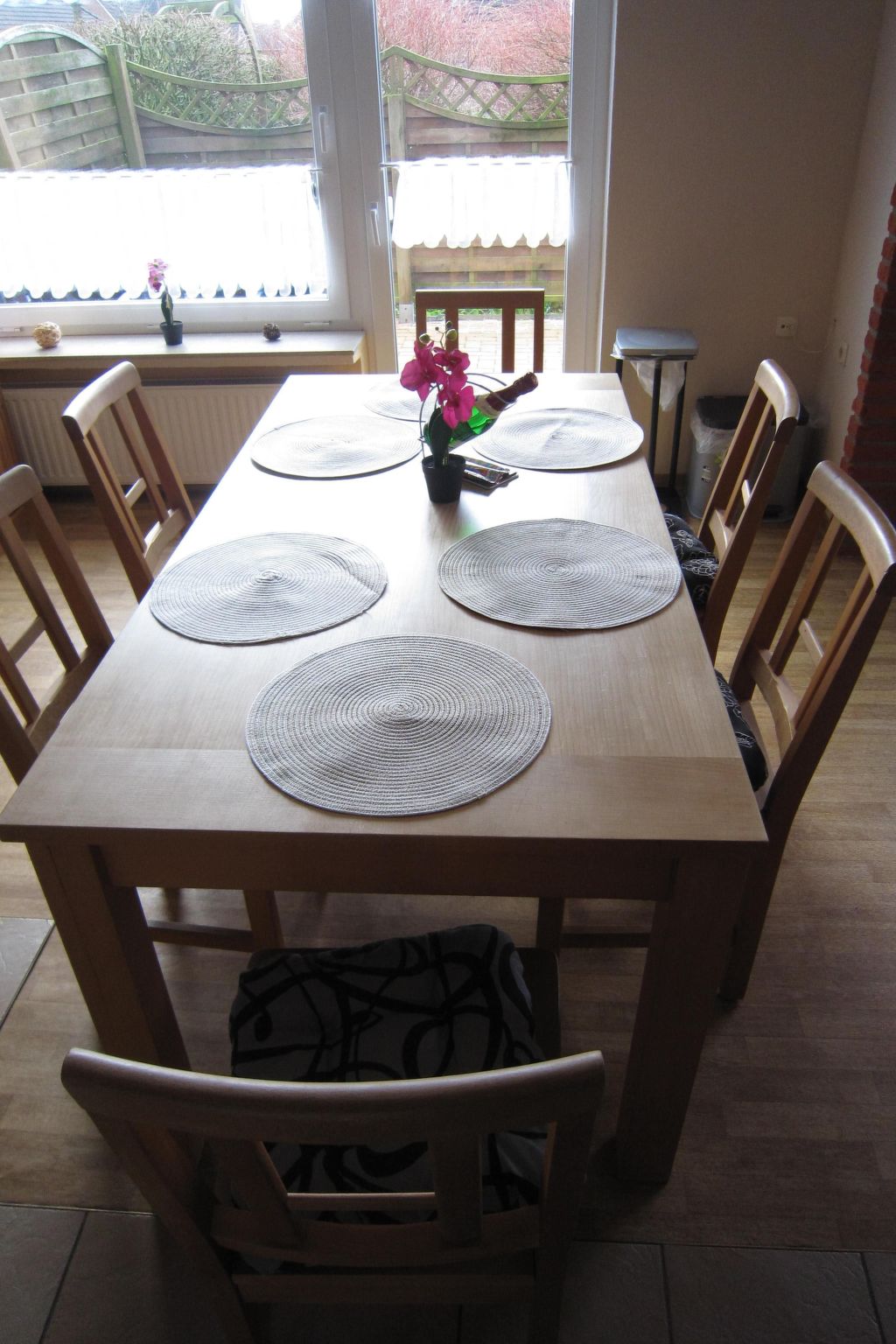 Mit Garten und Terrasse-Binnen