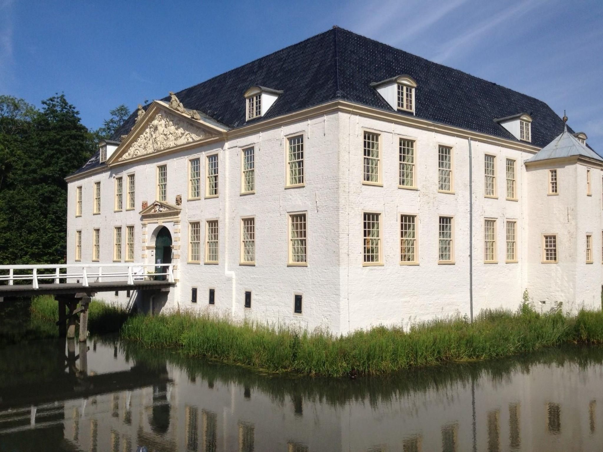 Mit Garten und Terrasse-Binnen