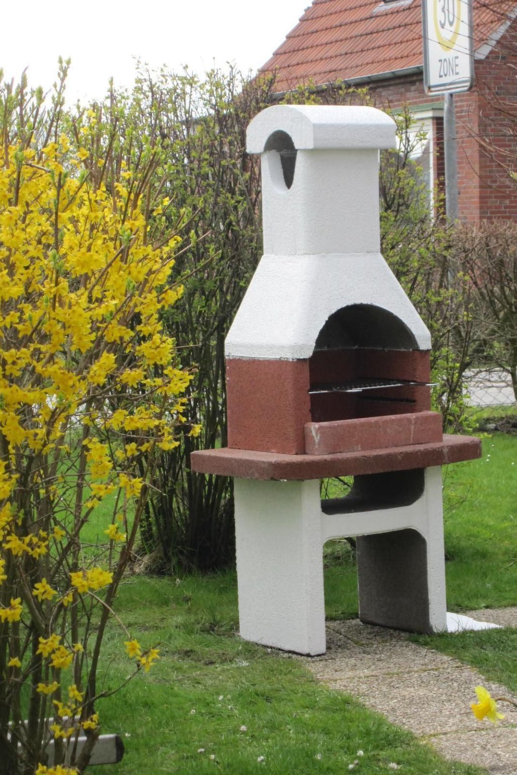 Mit Garten und Terrasse-Binnen