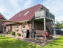 Fecht: Gerenoveerd vakantiehuis met tuin in rustig Marienhafe - thumbnail 1
