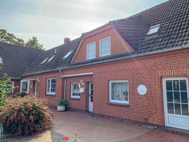 Op 500 m van het meer: Ruim appartement in Westerholt voor 5 personen in Westerholt