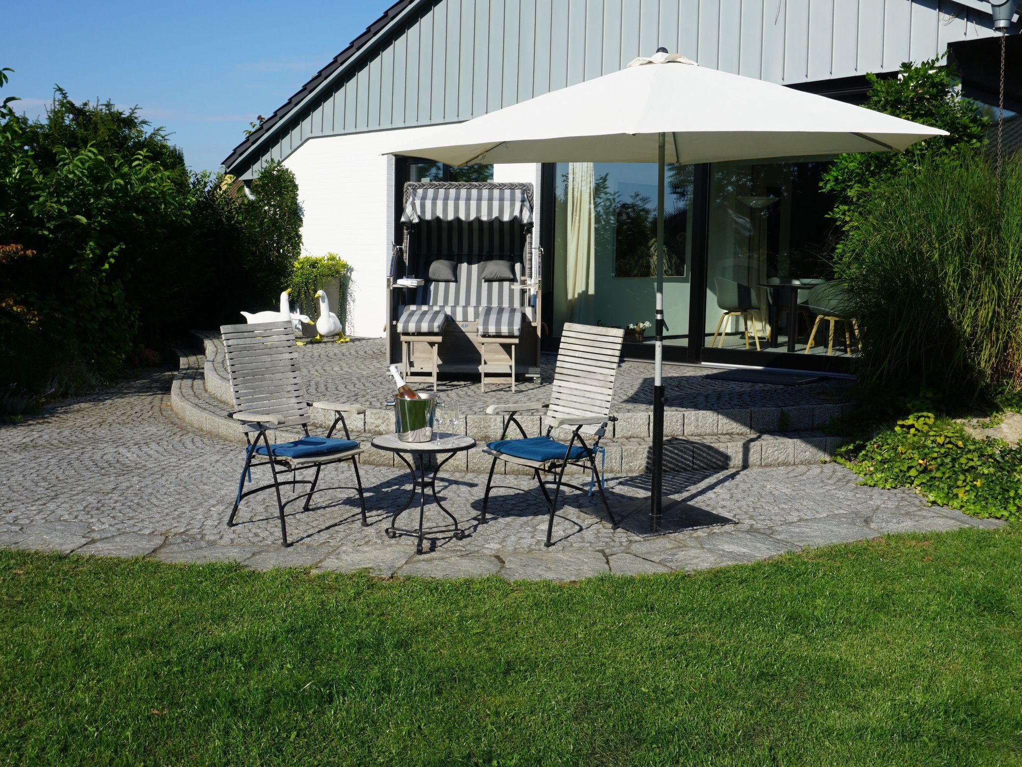 Großzügiges Haus mit traumhafter Gartenanlage-Binnen