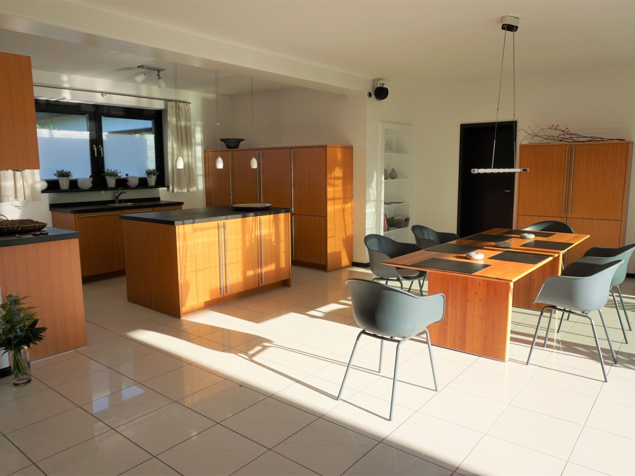 Großzügiges Haus mit traumhafter Gartenanlage-Binnen