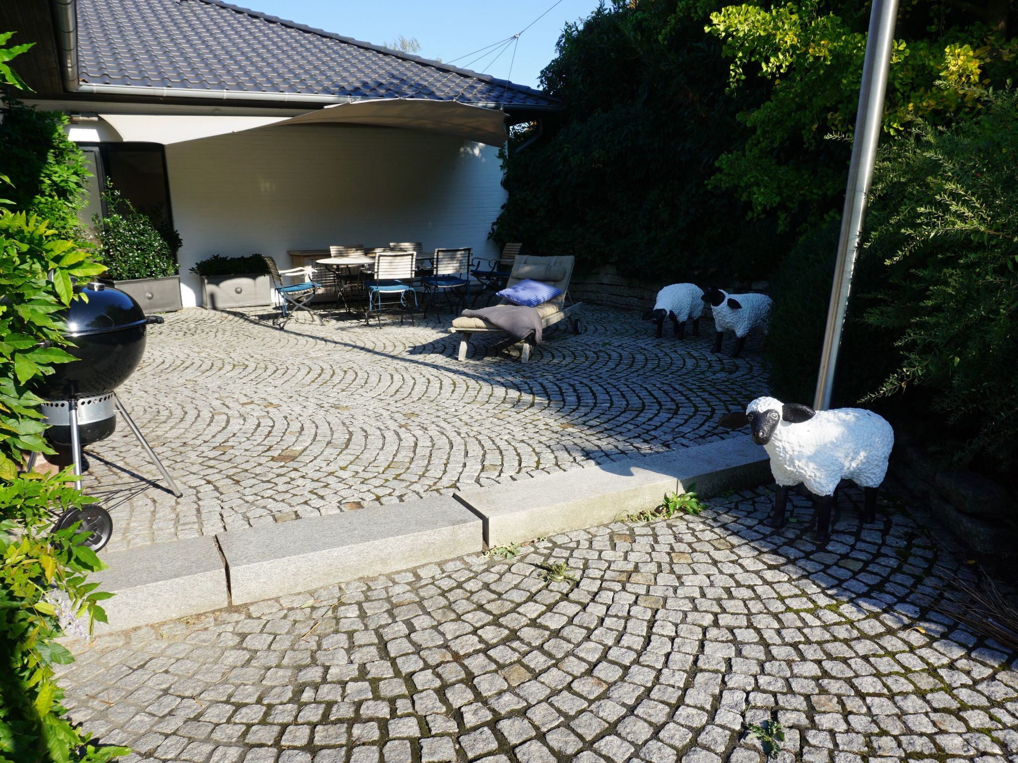 Großzügiges Haus mit traumhafter Gartenanlage-Binnen