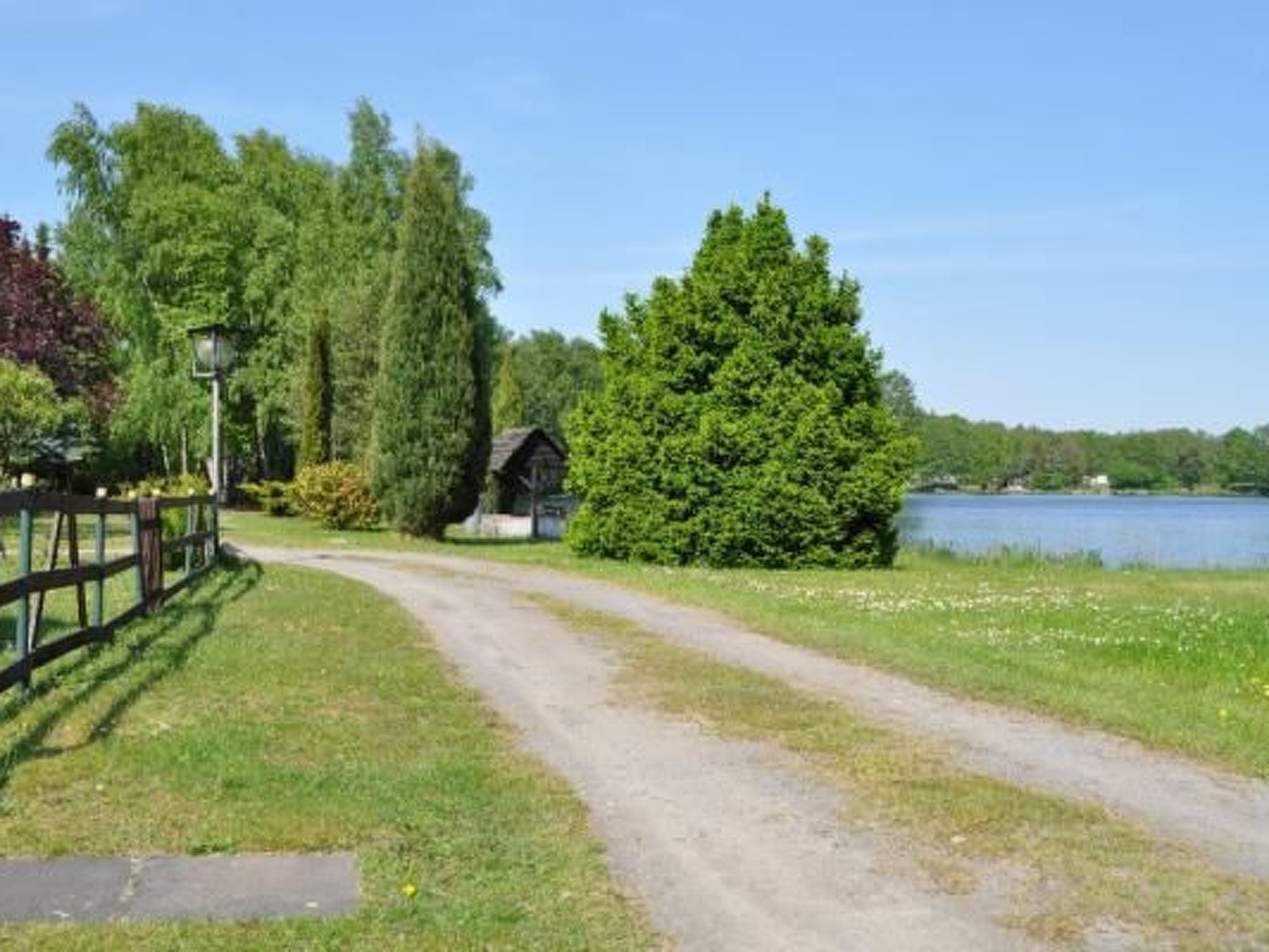 Idylle pur: Ferienhaus am See mit eigenem Garten-Image-tags.info