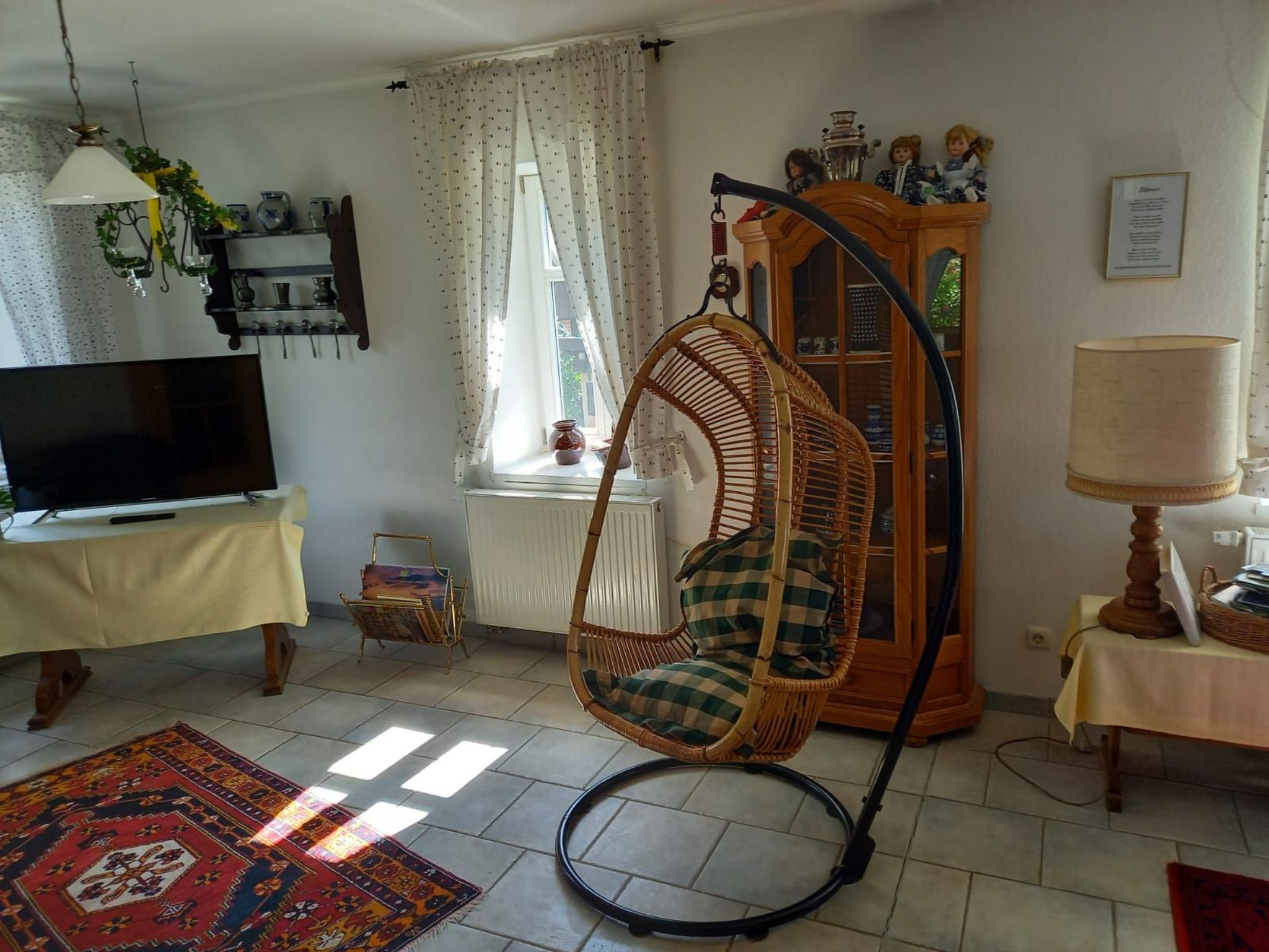 Haus Elbrose inmitten von Rosen mit Elbdeichzugang-Binnen