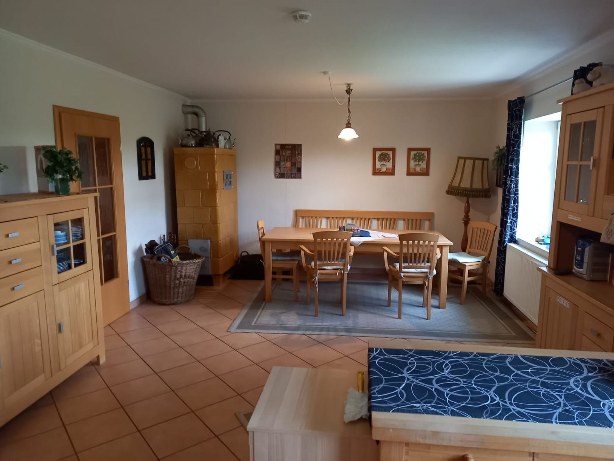 Haus Elbrose inmitten von Rosen mit Elbdeichzugang-Binnen