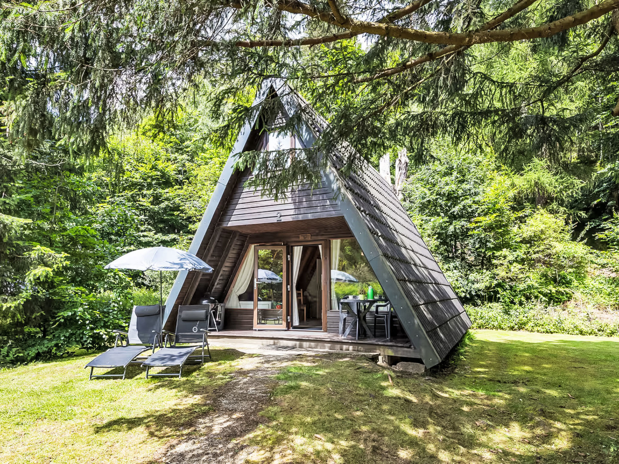 Mit Garten, Grill und Terrasse