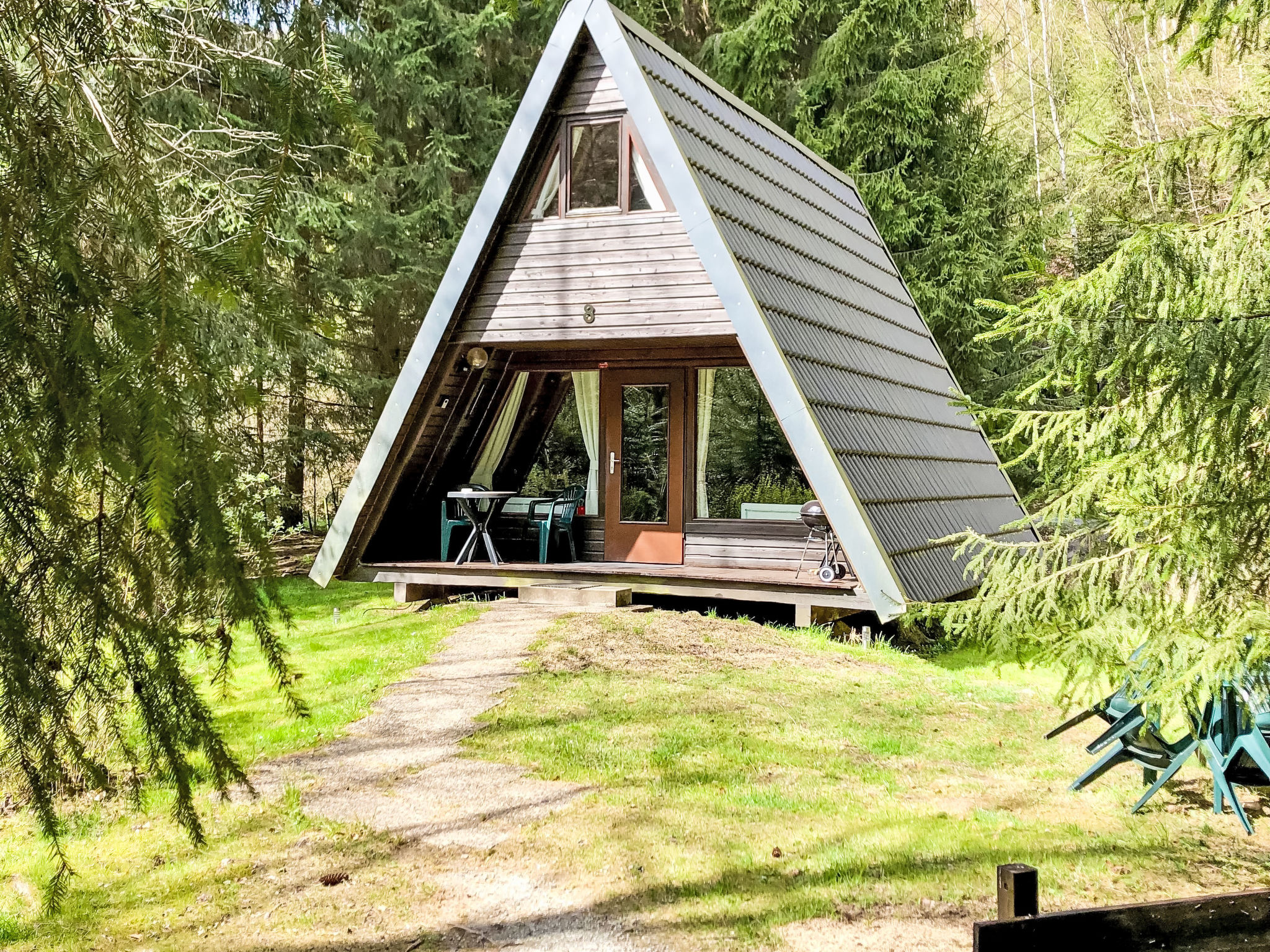 Mit Garten, Grill und Terrasse