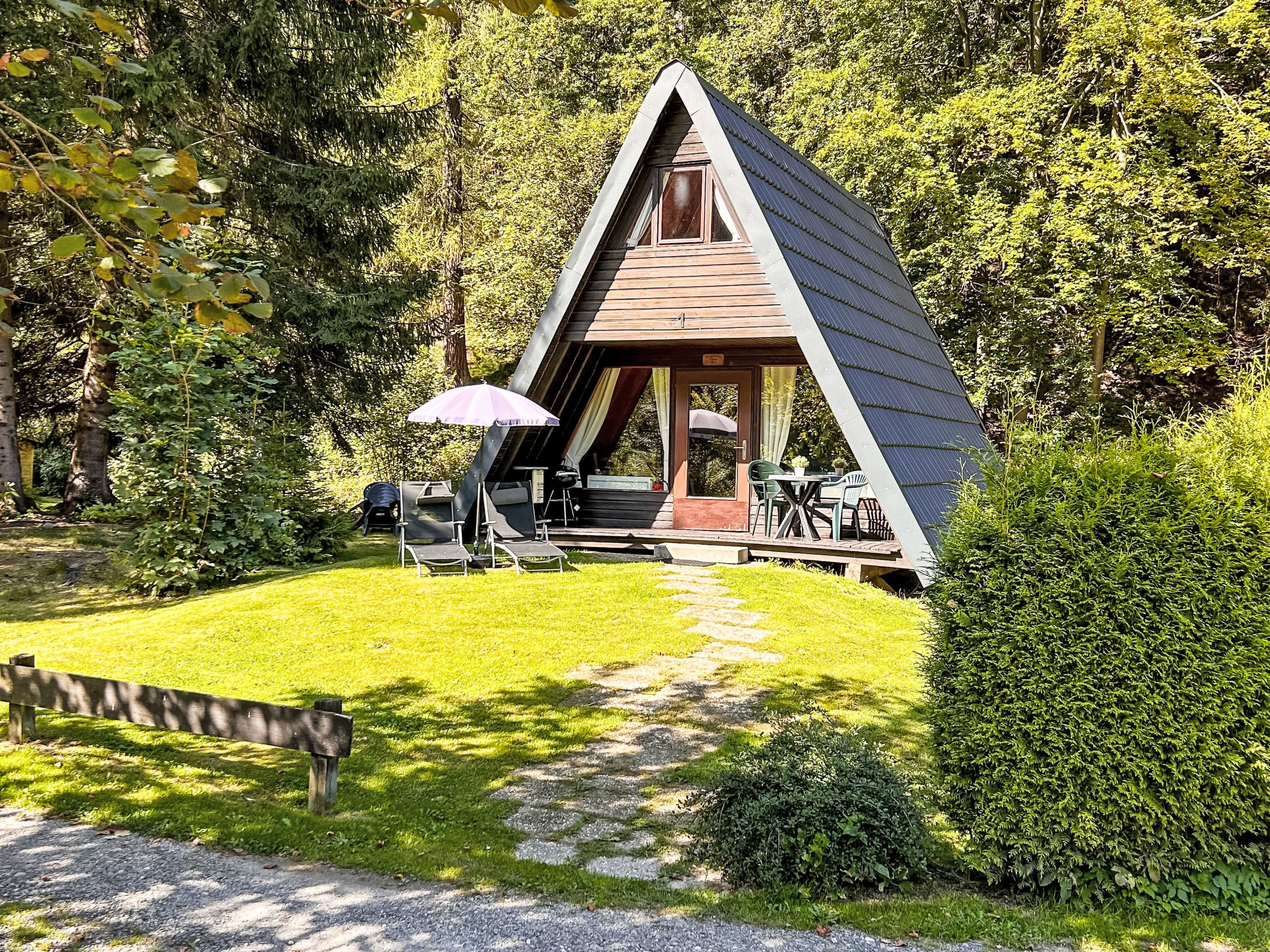 Mit Garten, Grill und Terrasse