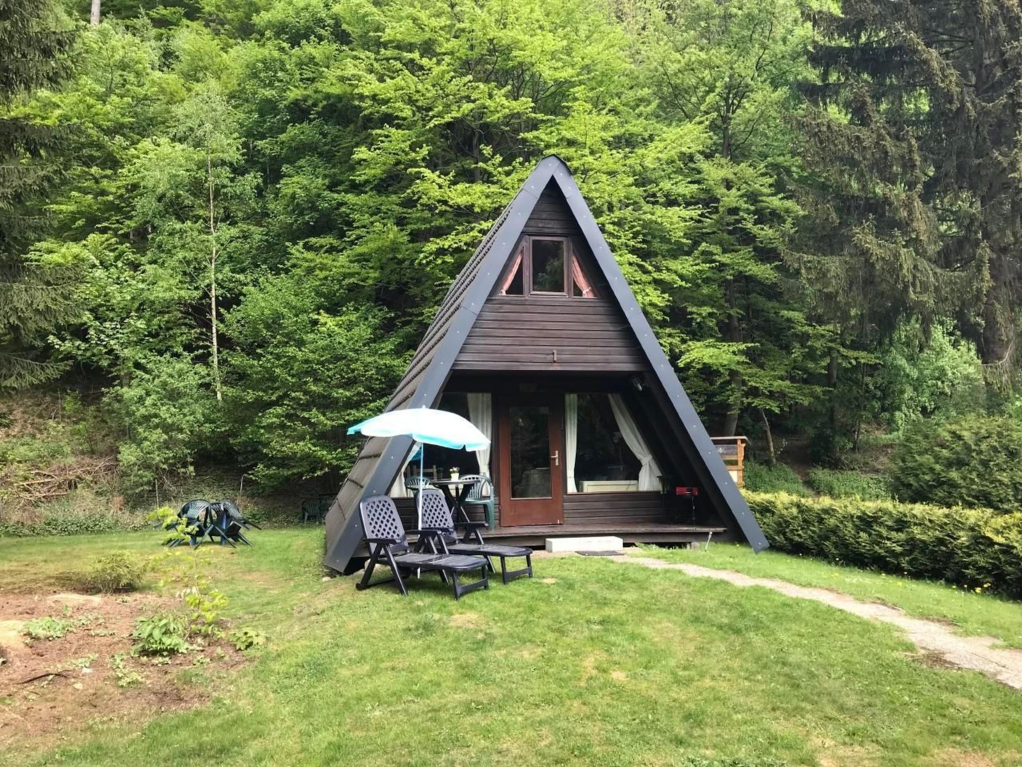 Mit Garten, Grill und Terrasse