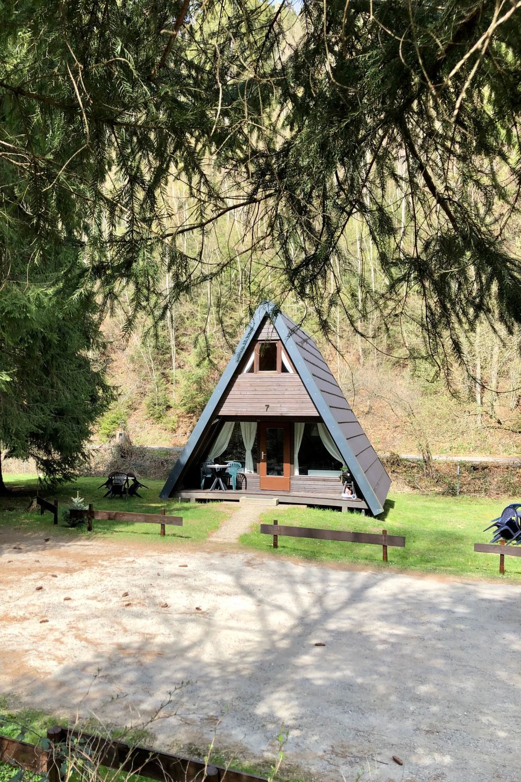 Tolles Ferienhaus mit Garten, Grill und Parkplatz