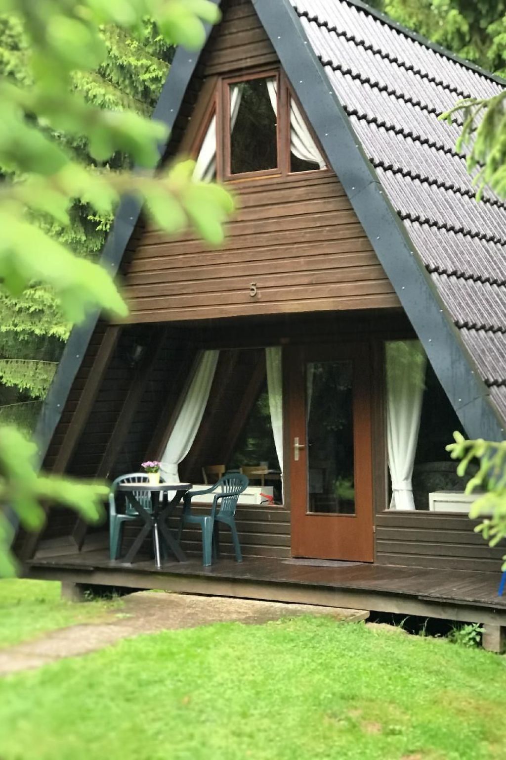 Tolles Ferienhaus mit Garten, Grill und Parkplatz