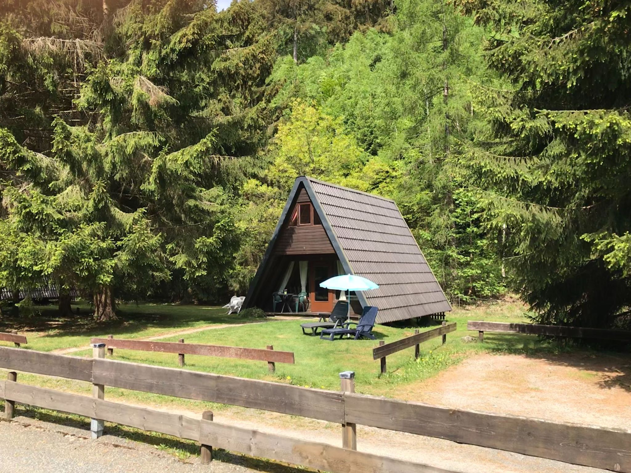 Tolles Ferienhaus mit Garten, Grill und Parkplatz-Image-tags.info