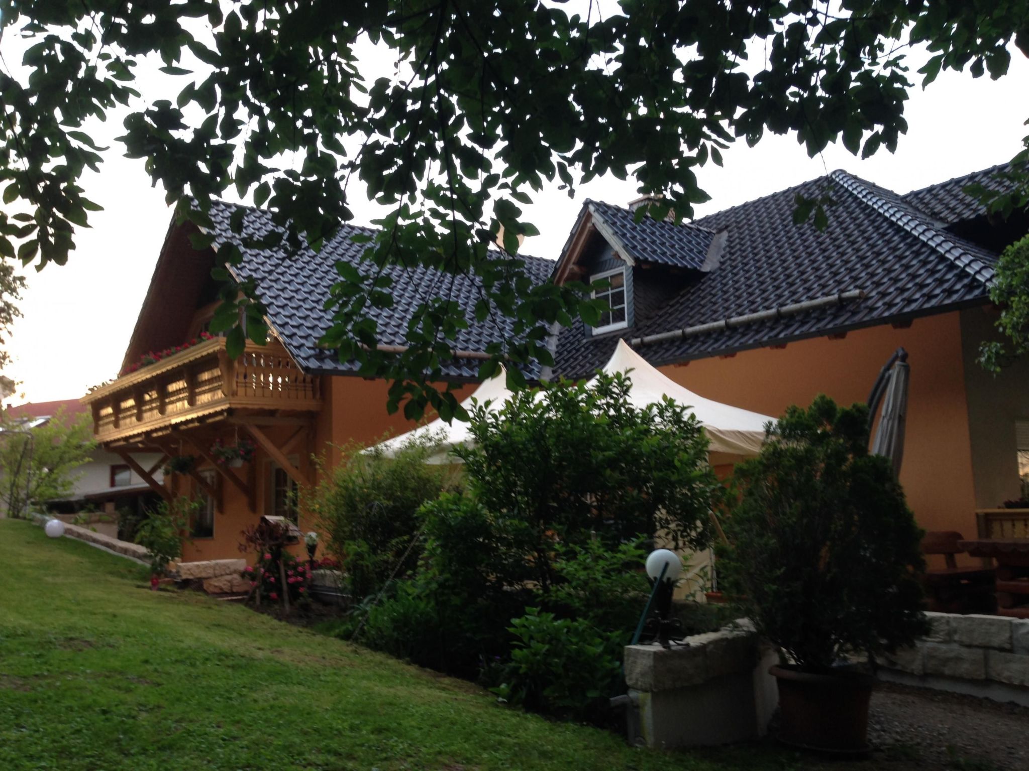 Großzügige Ferienwohnung mit Balkon