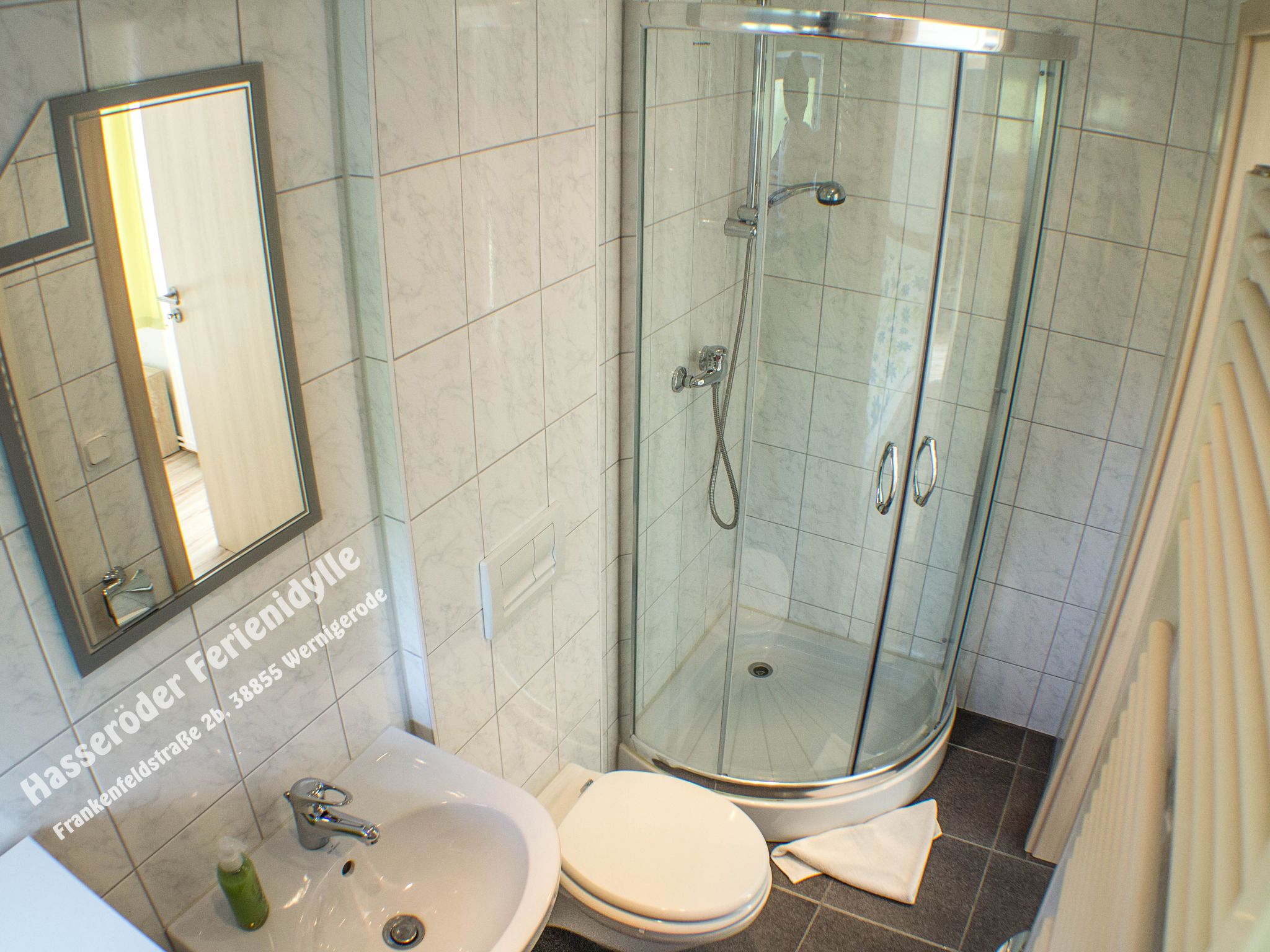 Appartement mit Garten, Grill und Terrasse-Drinnen