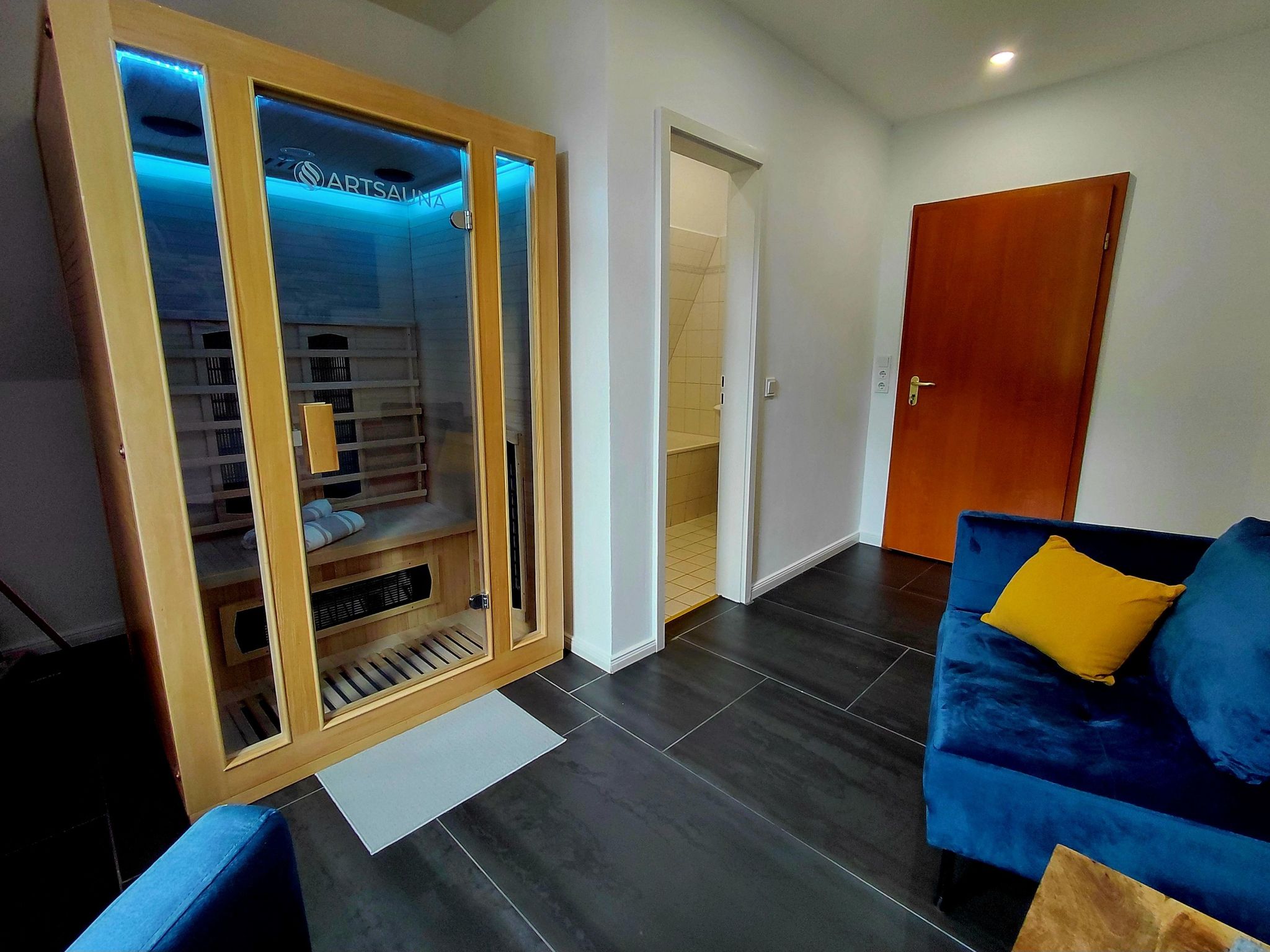 Wanderfalke II-Drinnen