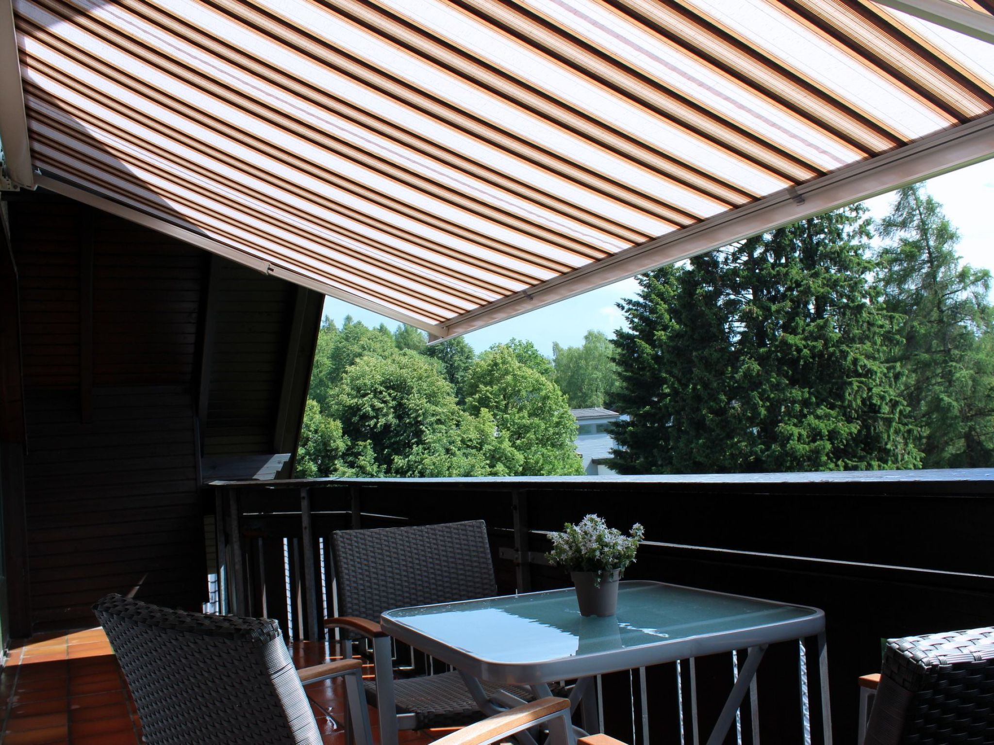 Moderne Ferienwohnung mit Balkon-Drinnen