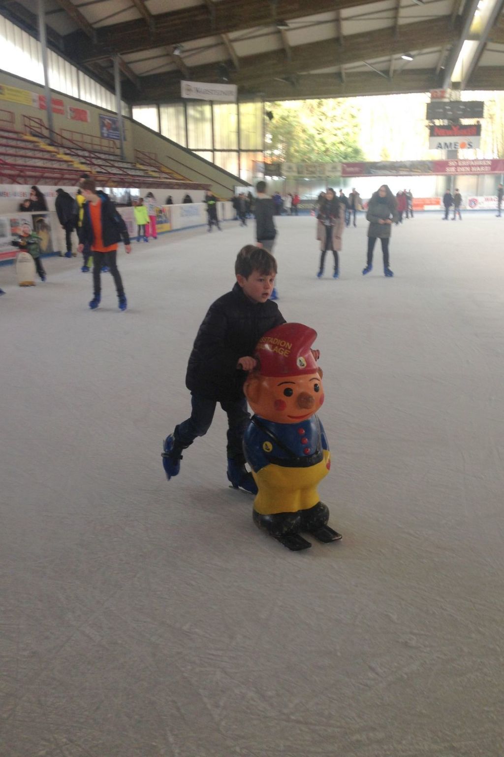 Moderne Ferienwohnung mit Balkon-Drinnen