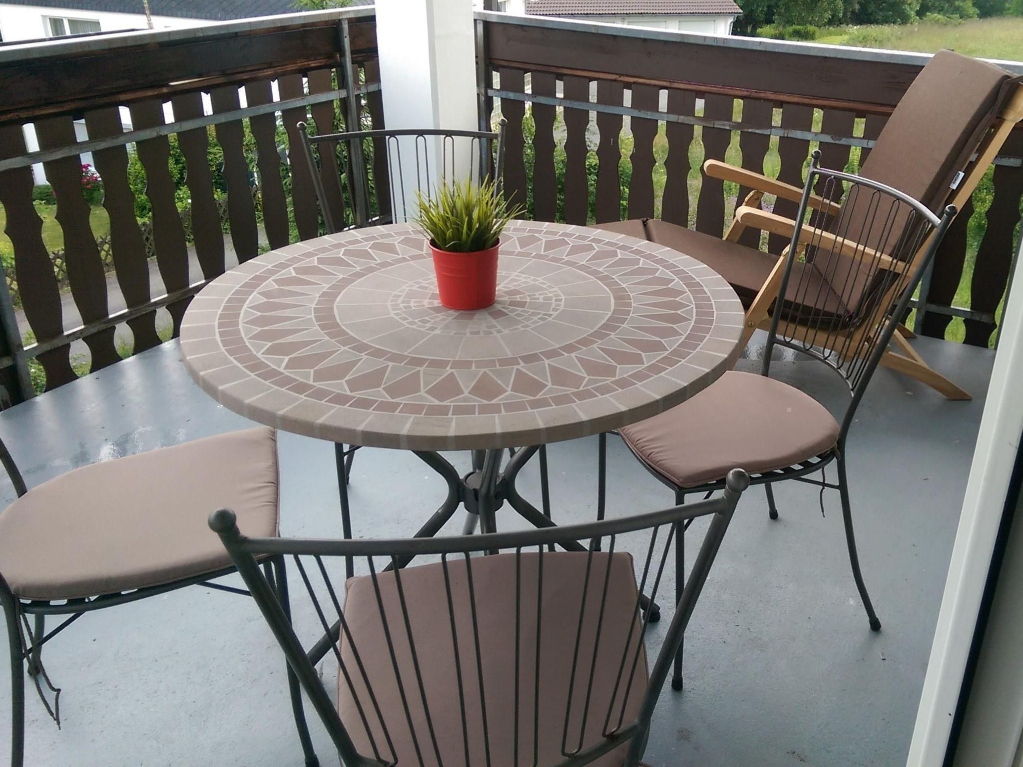 Mit Blick auf die Berge-Drinnen