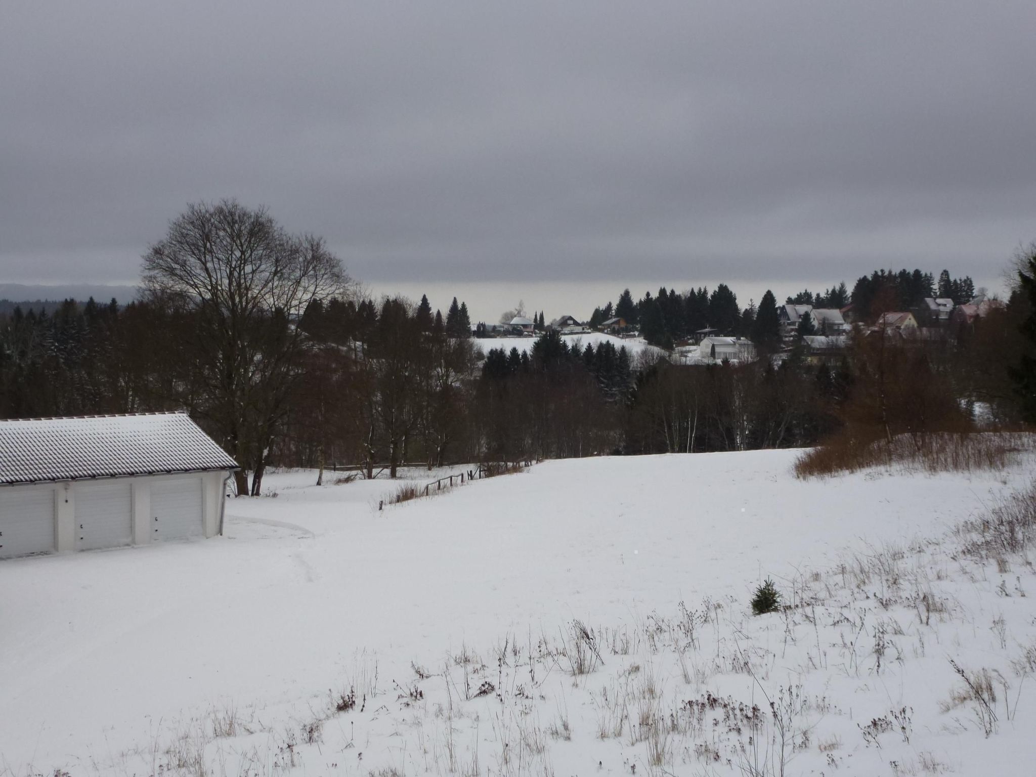 Mit Blick auf die Berge