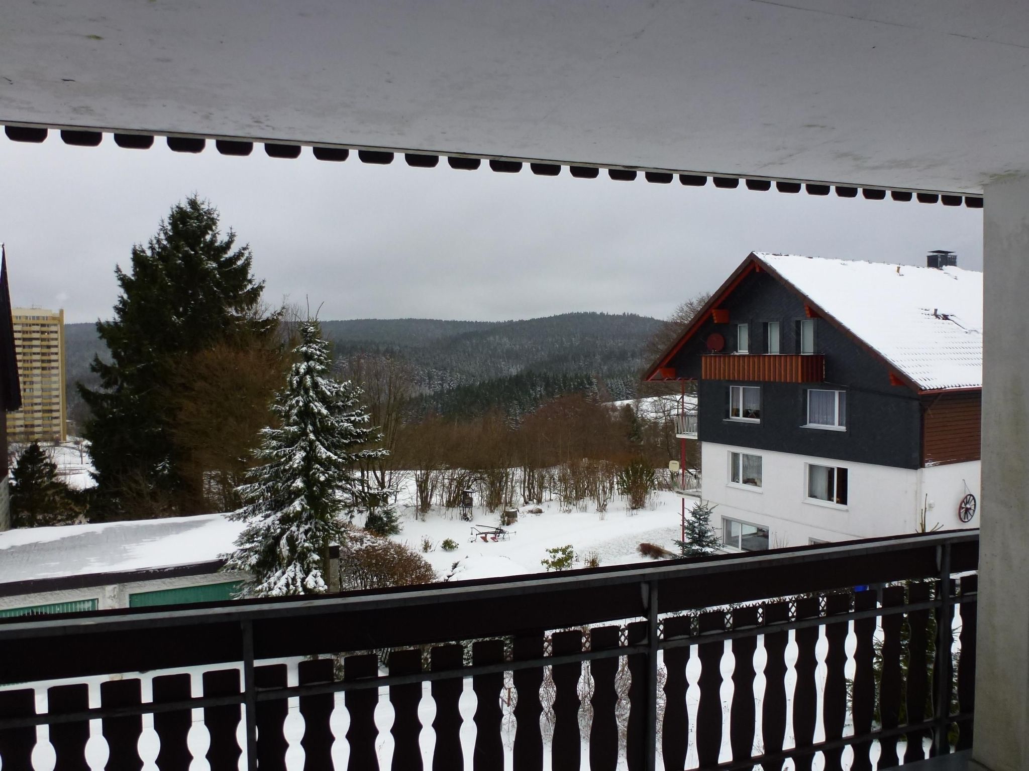 Mit Blick auf die Berge
