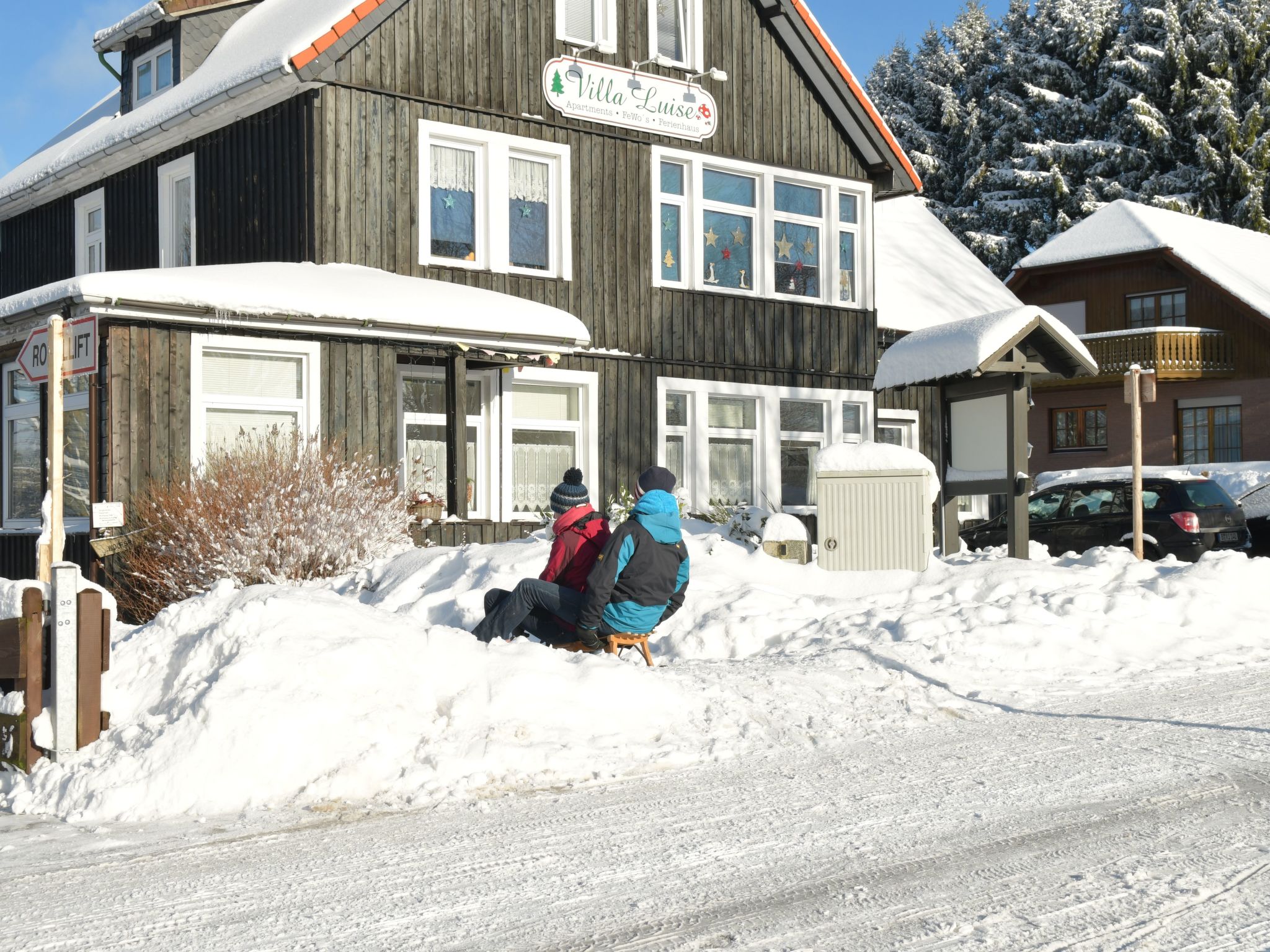 Mit Garten und Spielplatznutzung-Drinnen