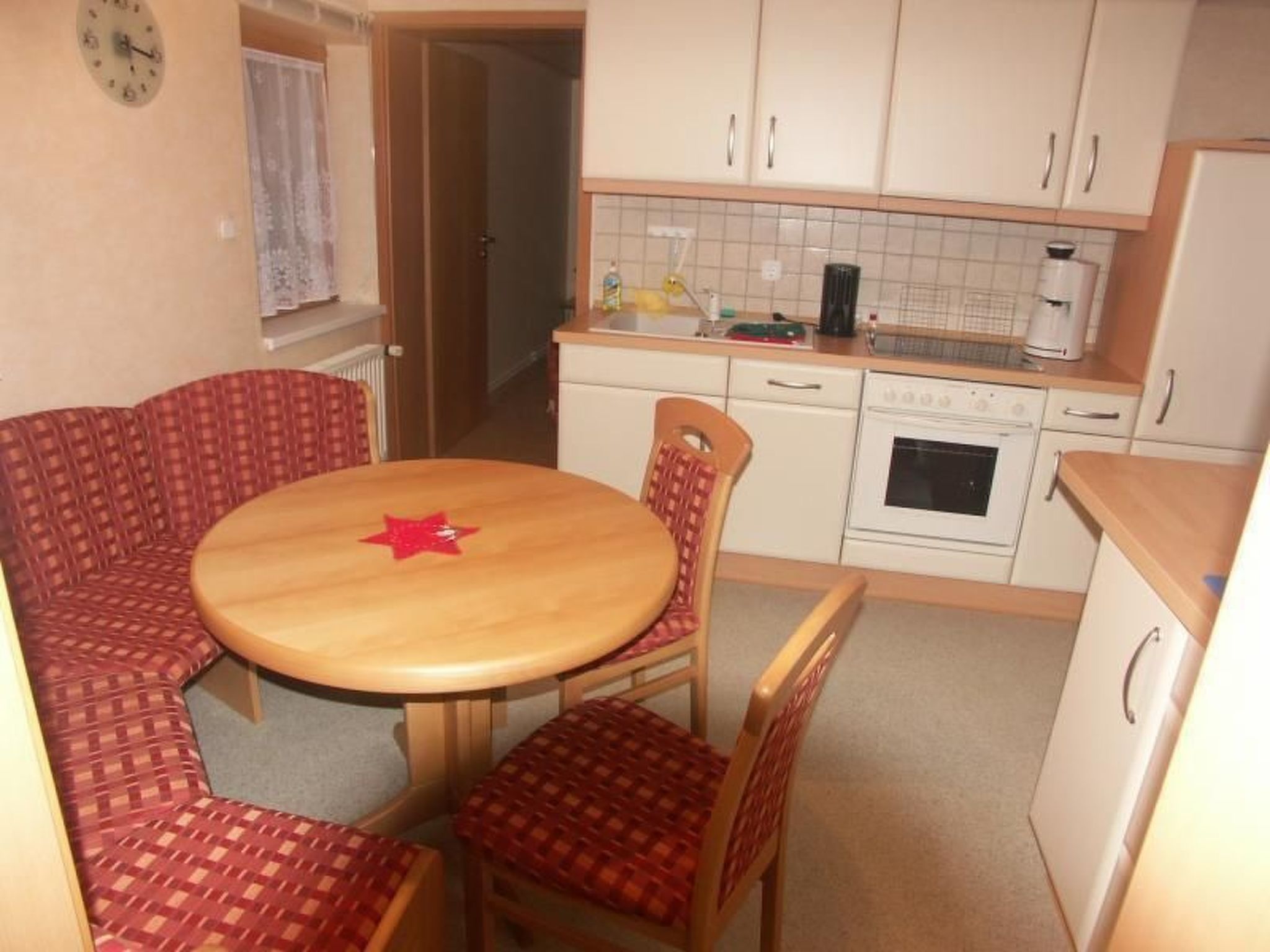 Mit Spielplatz, Garten und Fernsicht-Drinnen