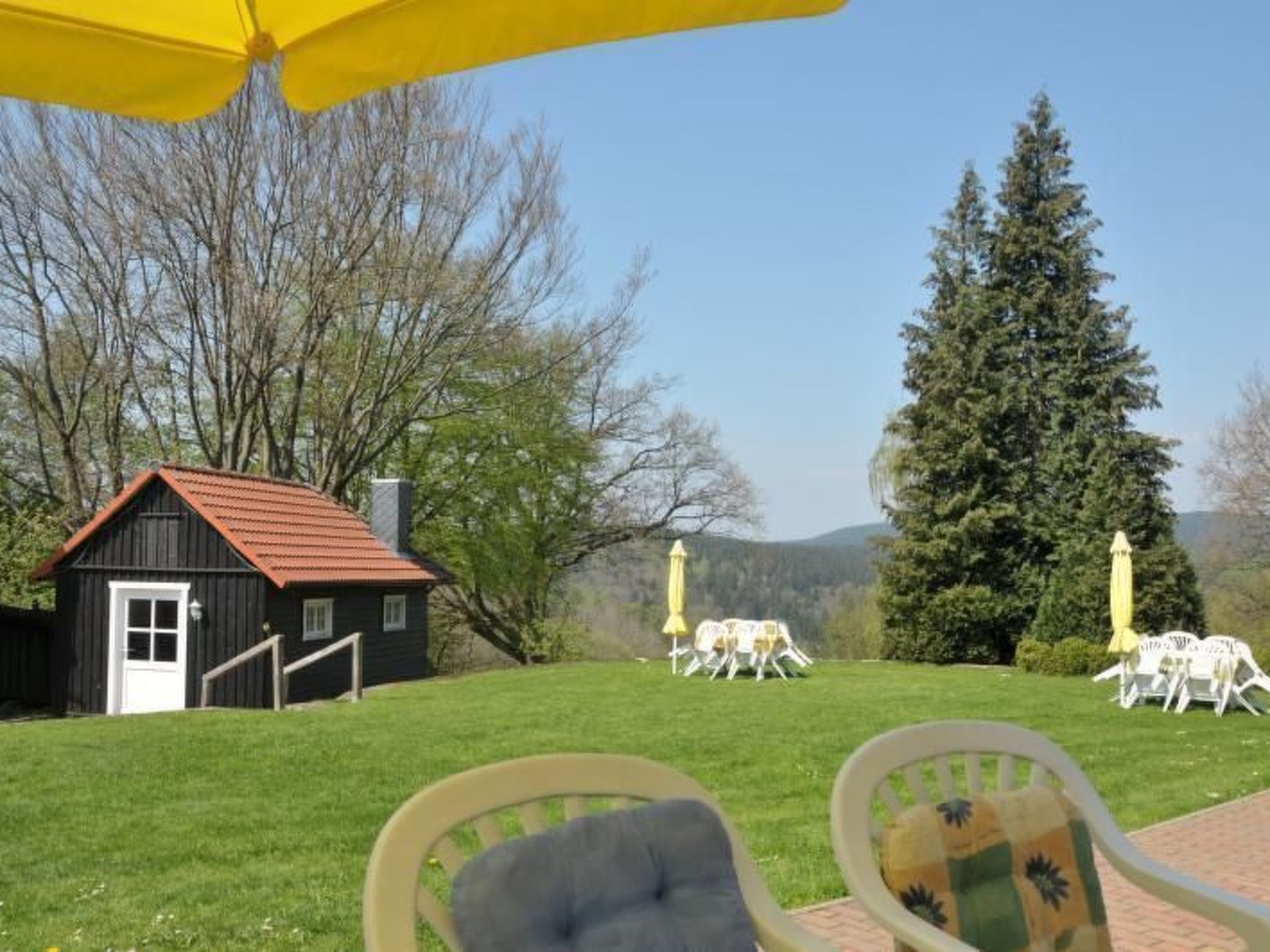 Mit Spielplatz, Garten und Fernsicht-Drinnen