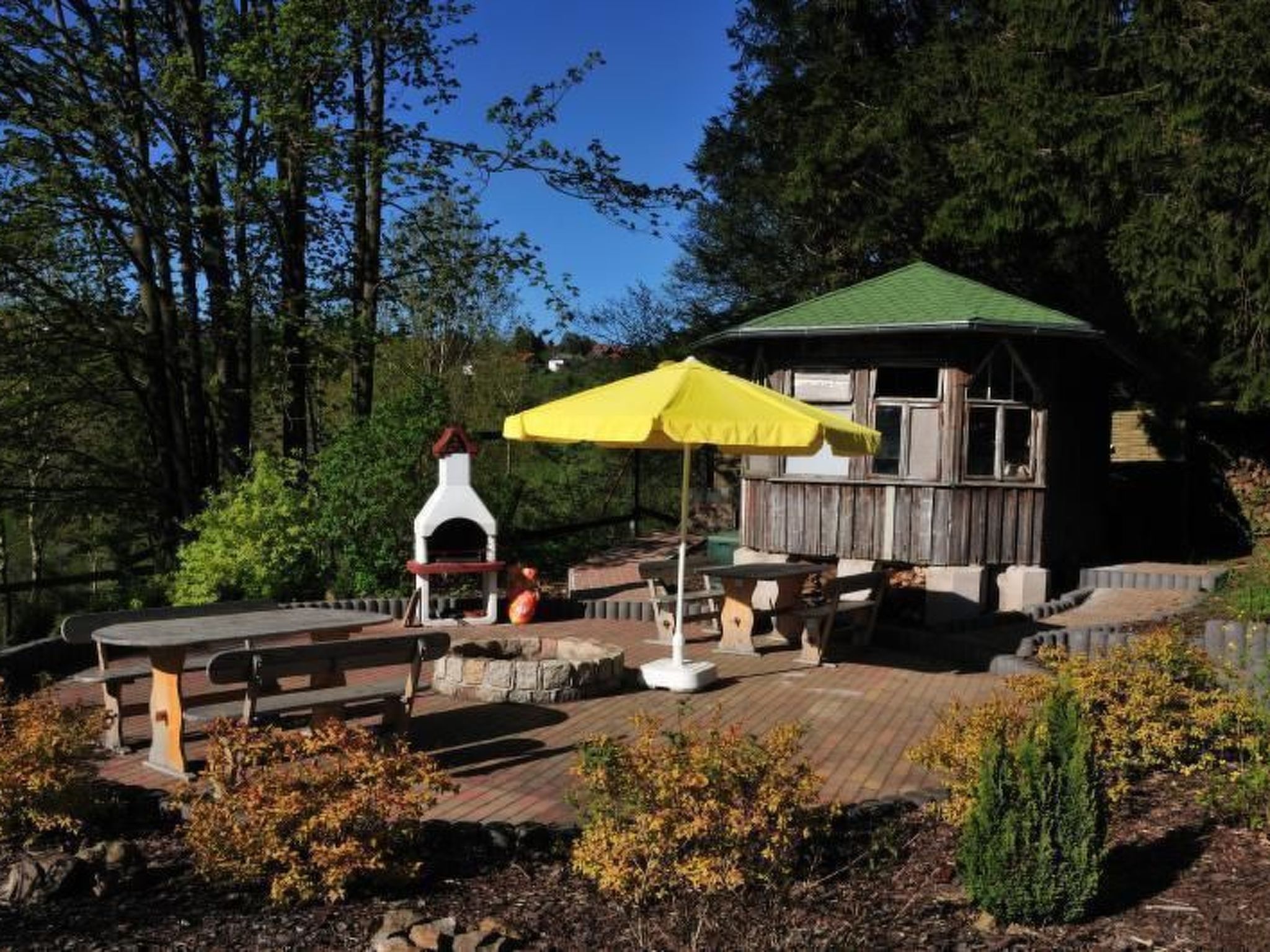 Mit Spielplatz, Garten und Fernsicht-Drinnen