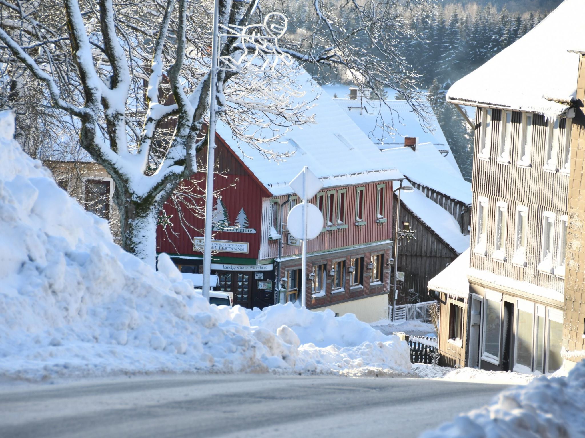Mit Spielplatz, Garten und Fernsicht-Drinnen
