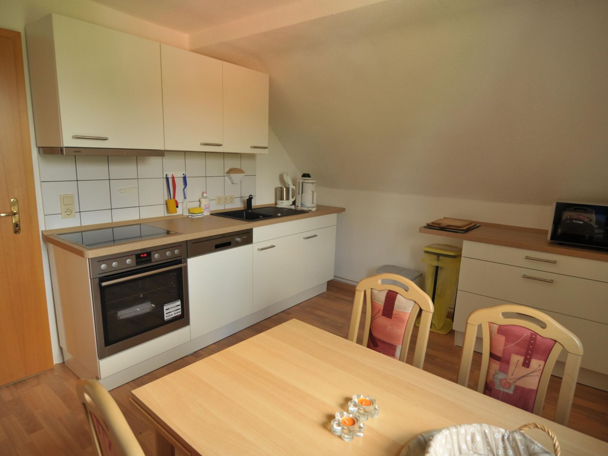 Mit herrlicher Aussicht in die Berge-Drinnen