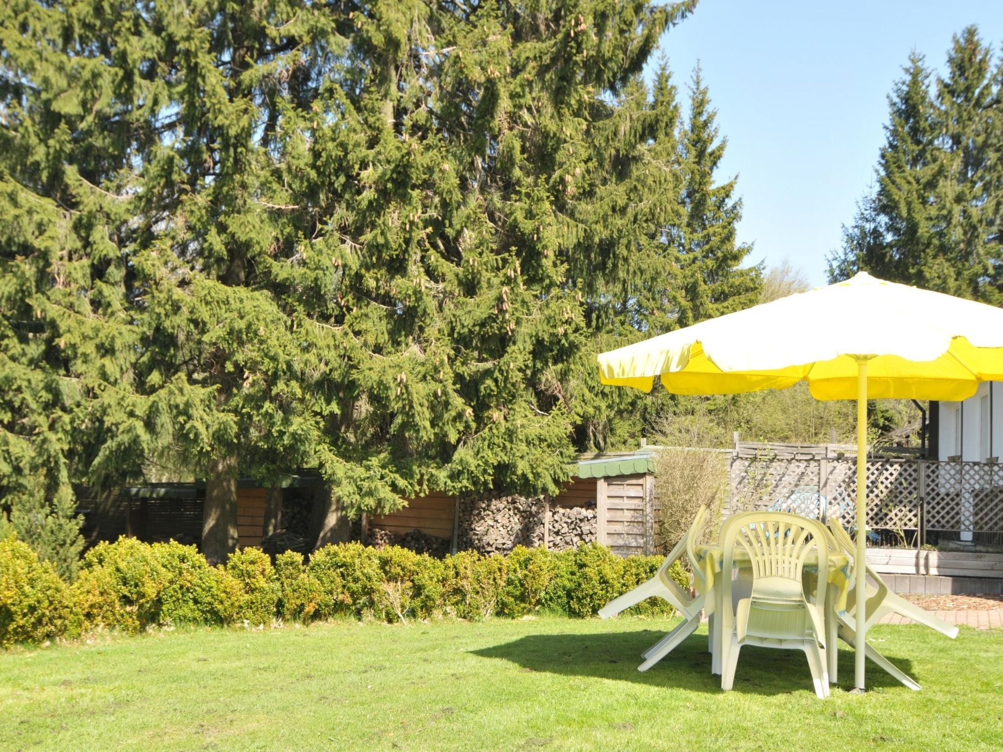 Mit herrlicher Aussicht in die Berge-Drinnen