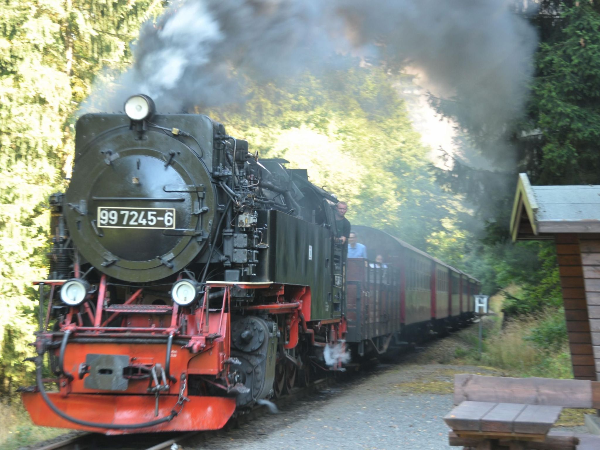 Mit herrlicher Aussicht in die Berge-Drinnen