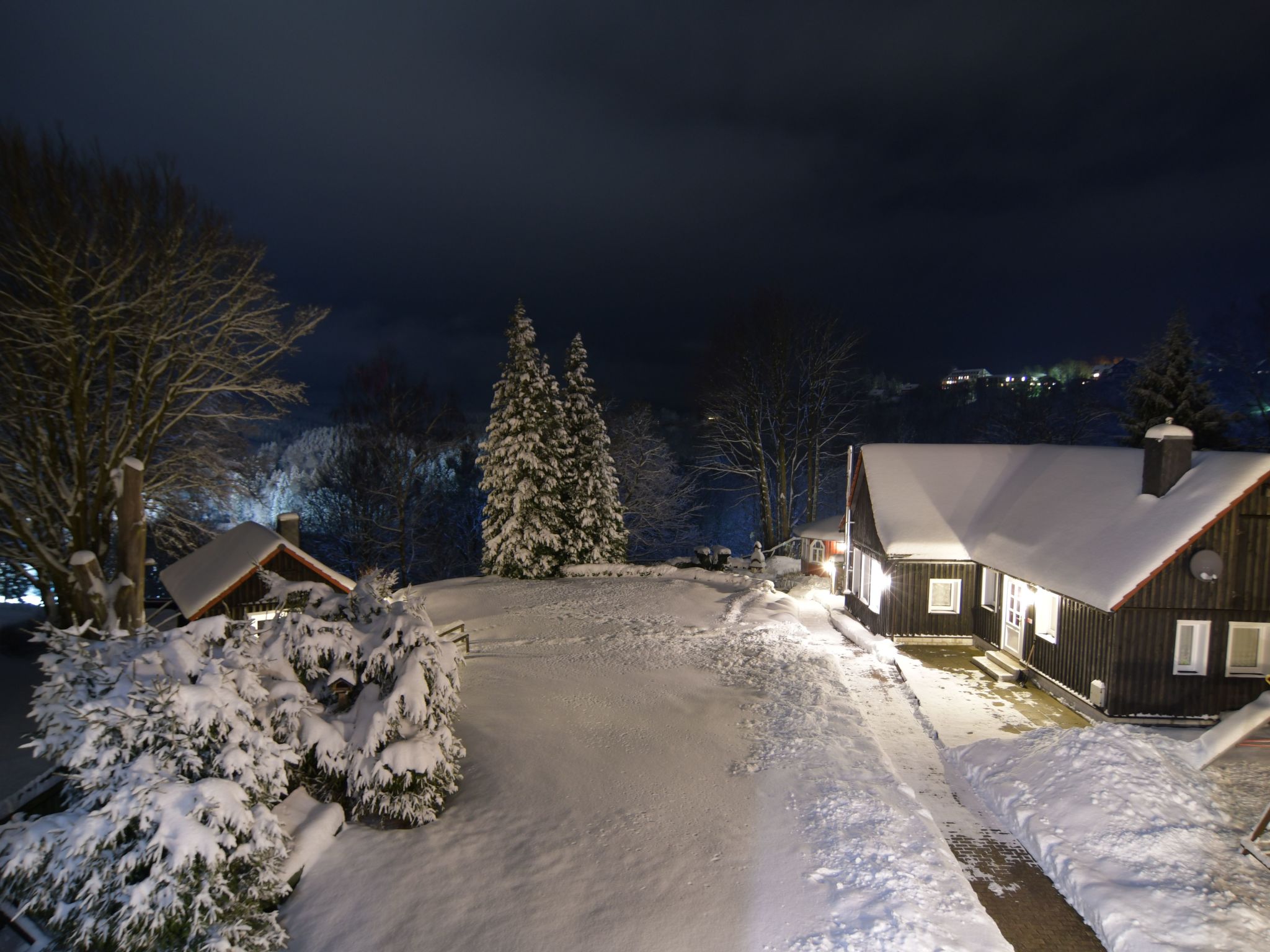 Mit herrlicher Aussicht in die Berge-Drinnen