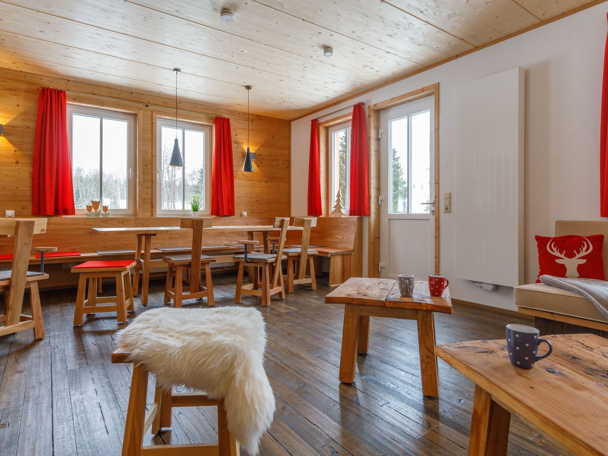 Bergwiesenalm-Drinnen