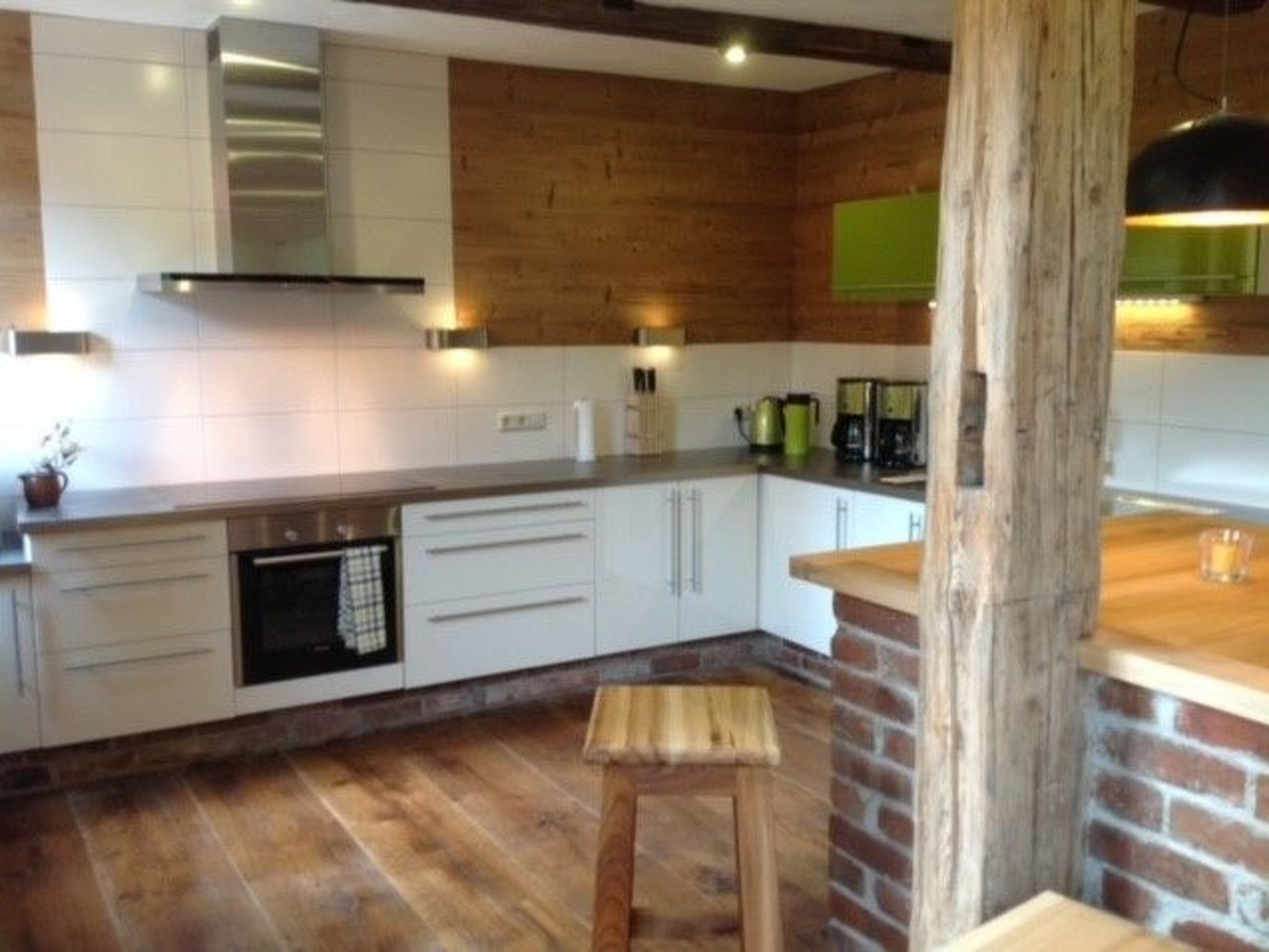 Urgemütliche Gruppenhütte mit Gartensauna-Drinnen