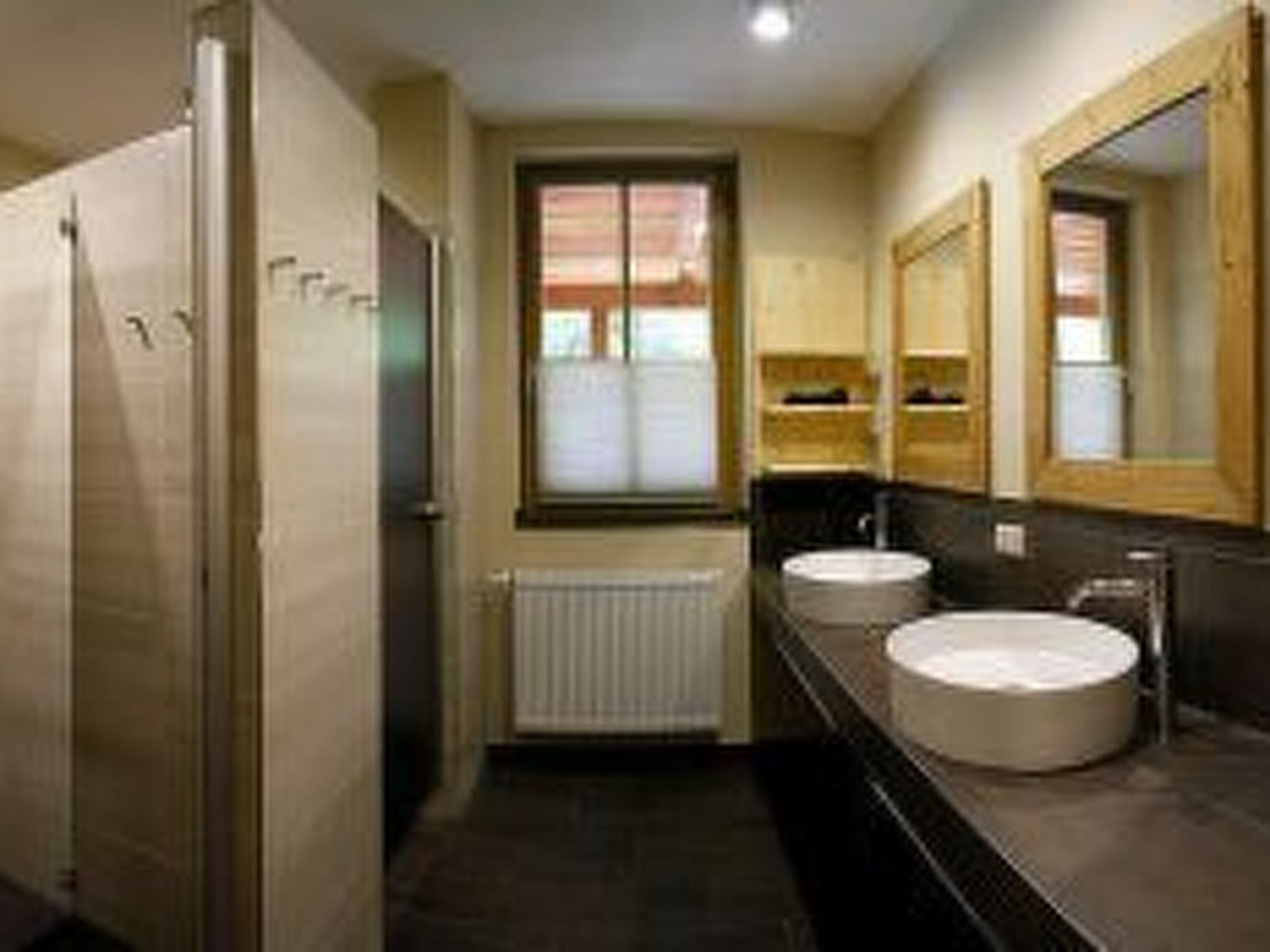 Urgemütliche Gruppenhütte mit Gartensauna-Drinnen