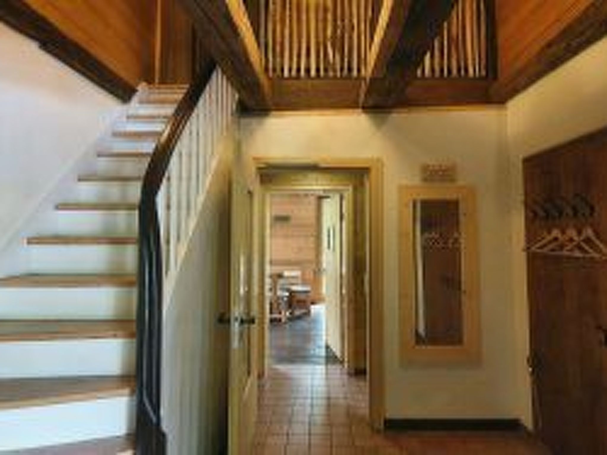 Urgemütliche Gruppenhütte mit Gartensauna-Drinnen