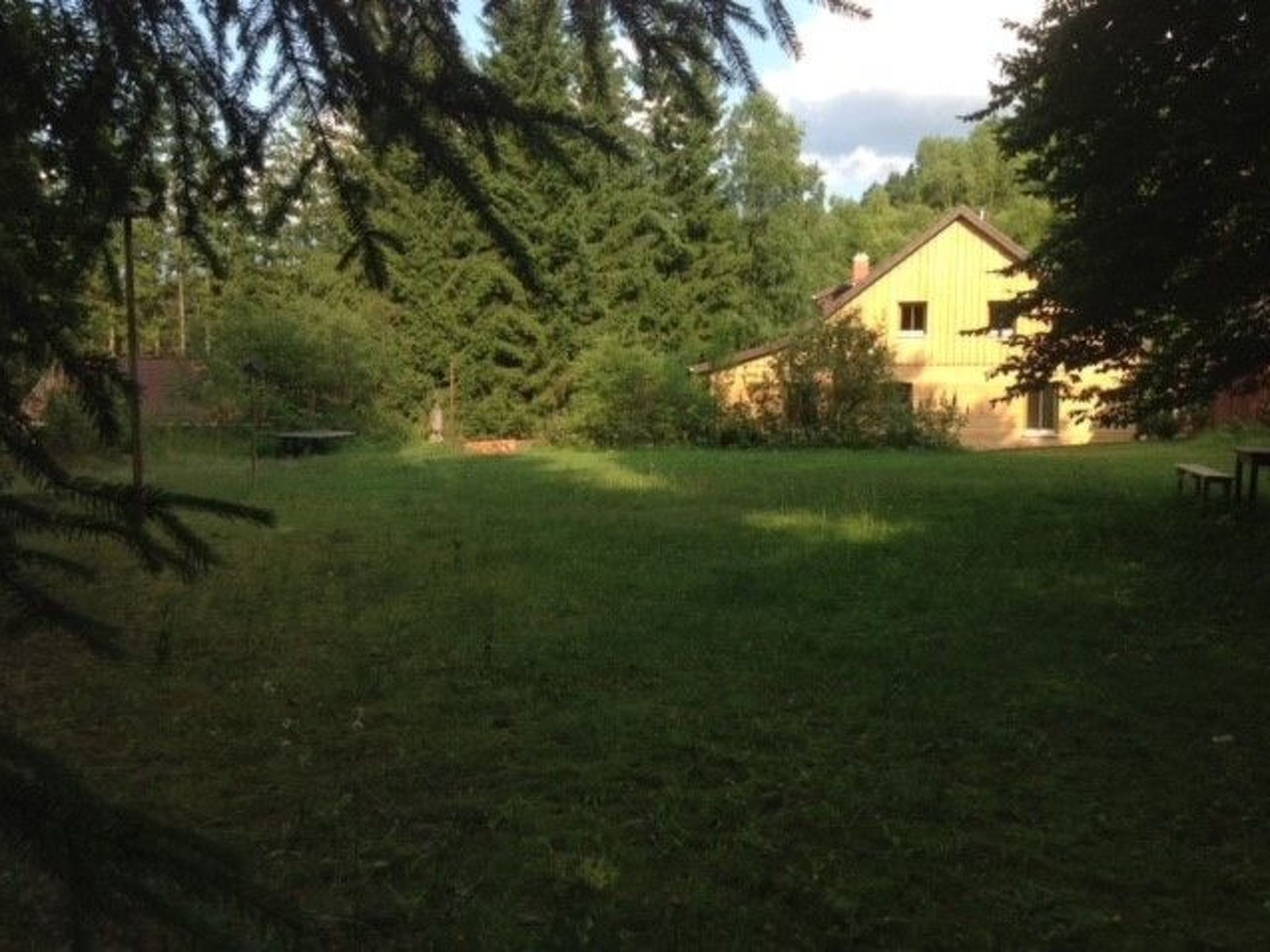 Urgemütliche Gruppenhütte mit Gartensauna-Drinnen