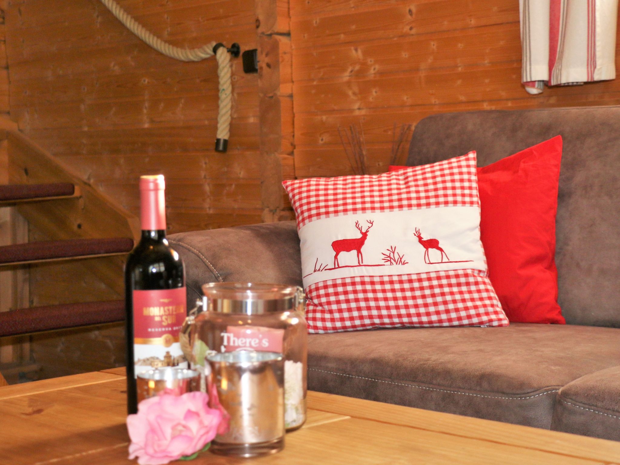 Wunderschönes Blockhaus mit Terrasse-Drinnen