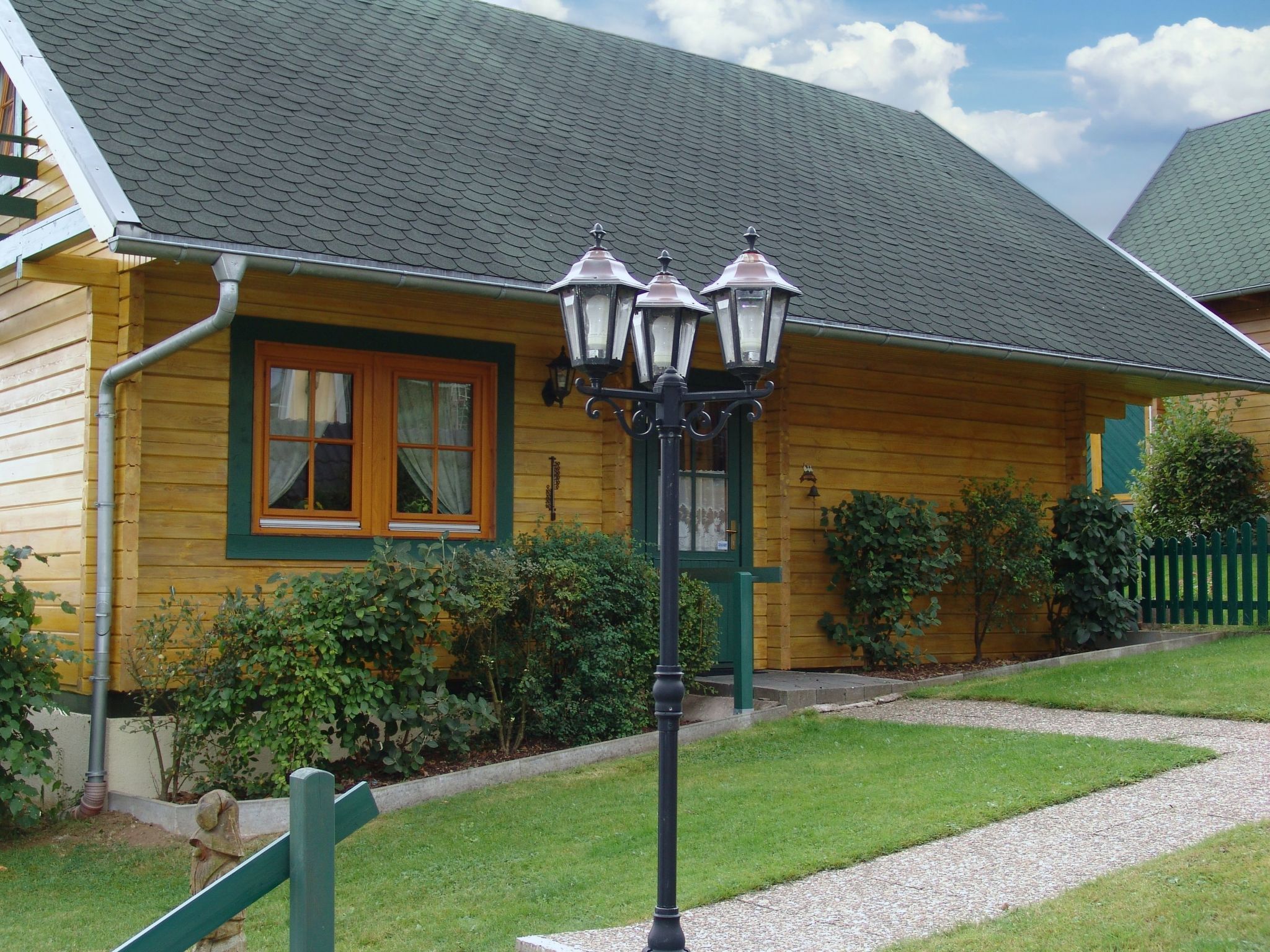 Wunderschönes Blockhaus mit Terrasse-Drinnen