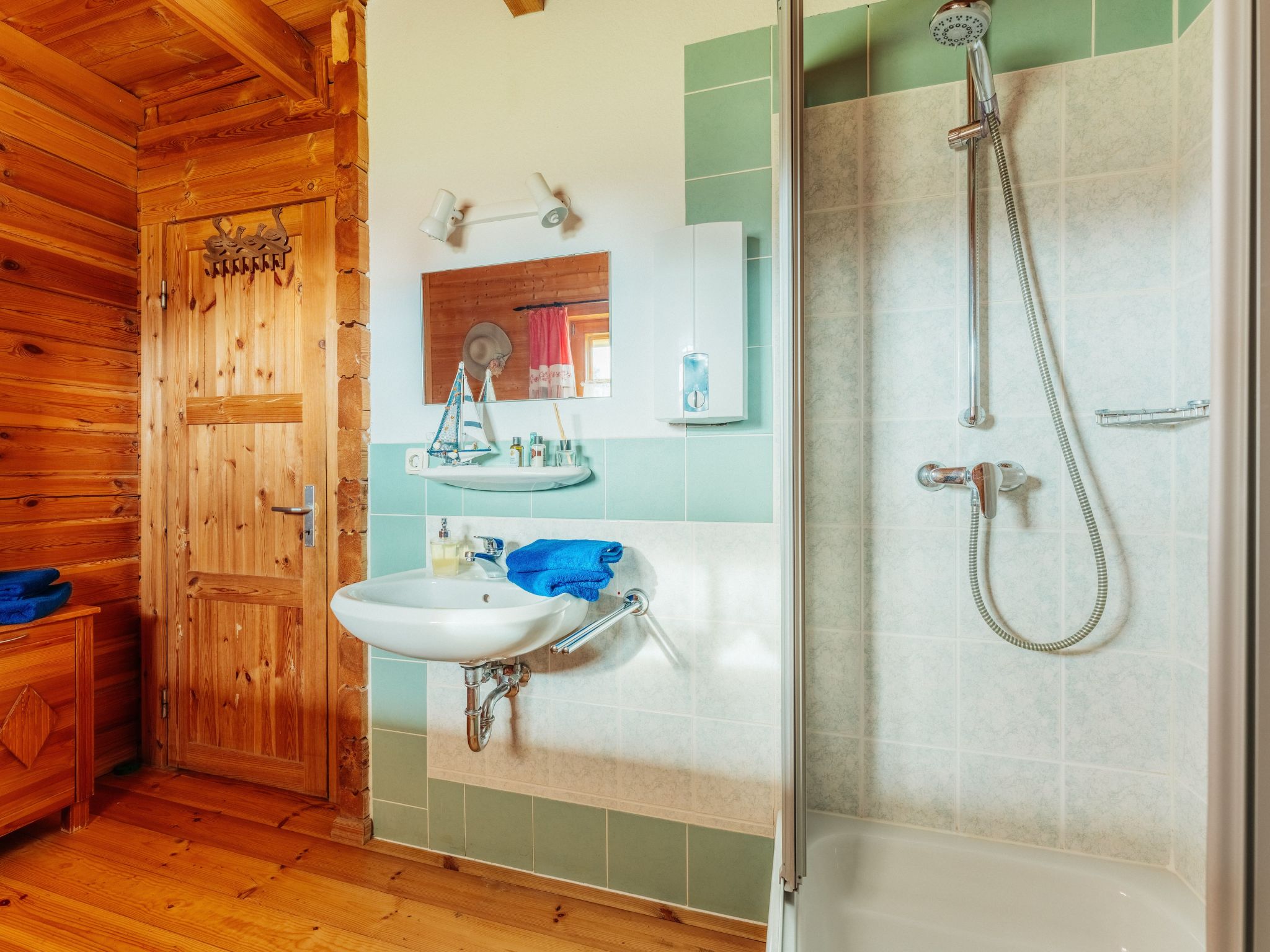 Wunderschönes Blockhaus mit Terrasse-Drinnen